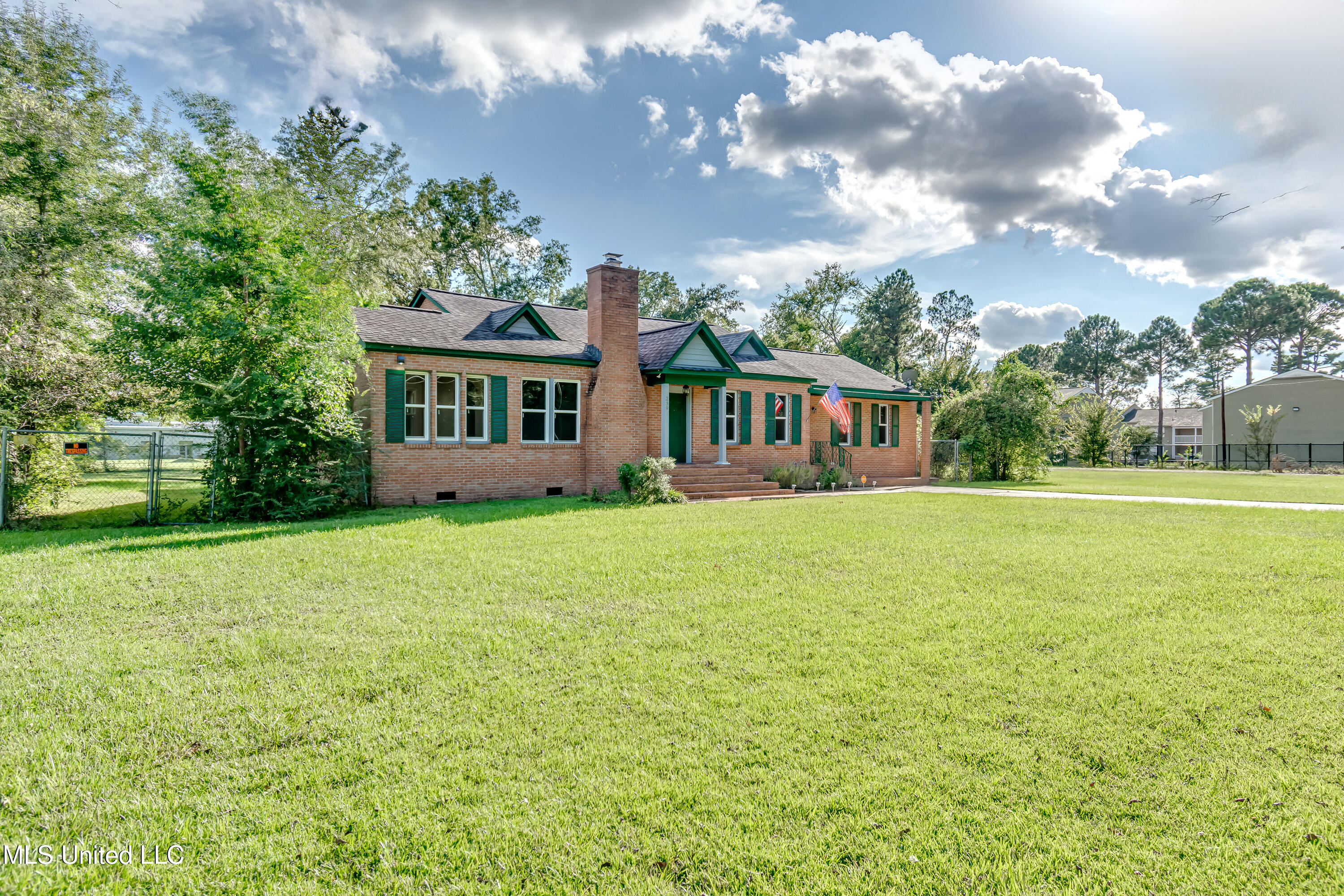 239 Fernwood Drive Property Photo 4