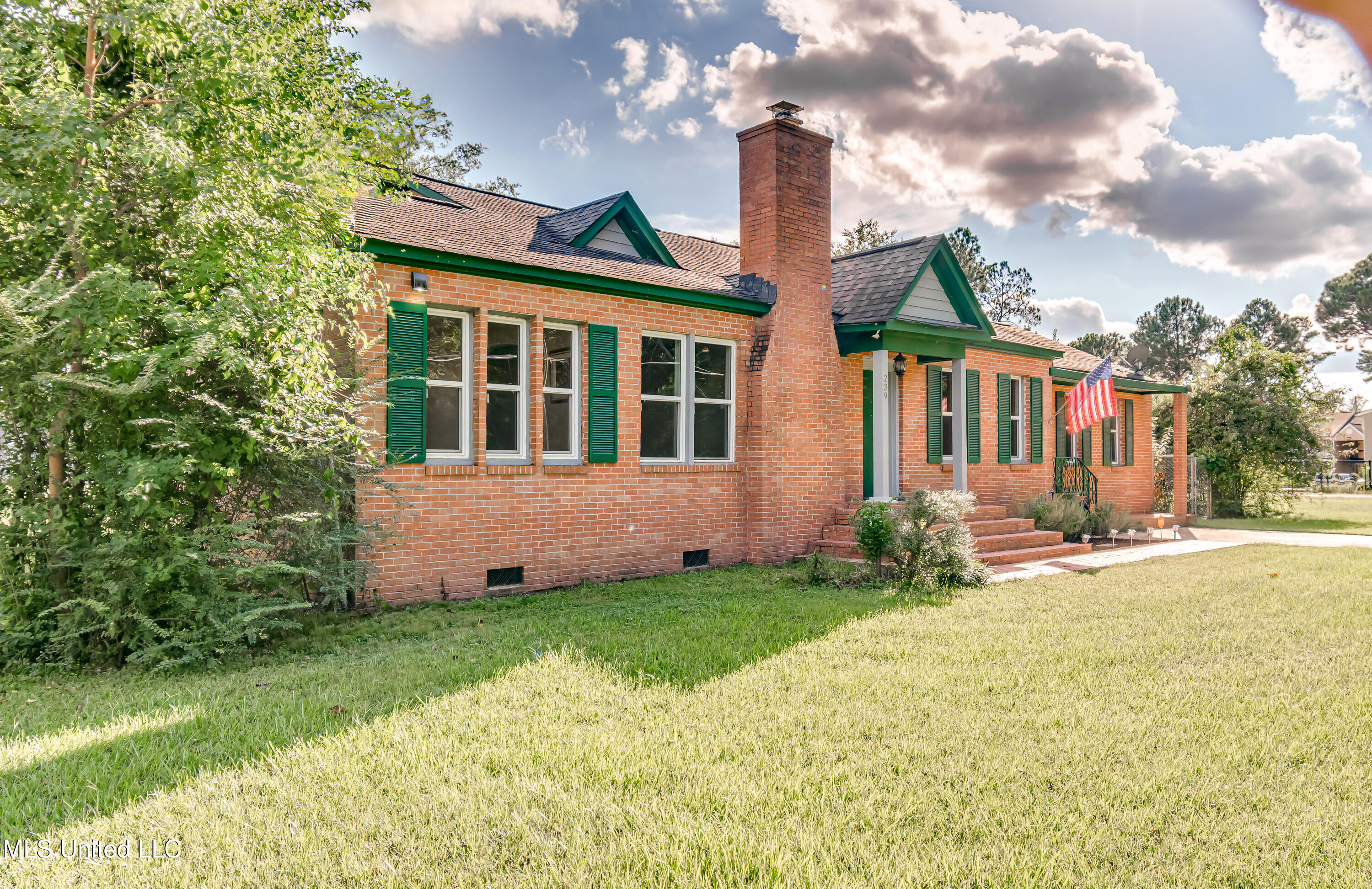 239 Fernwood Drive Property Photo 5