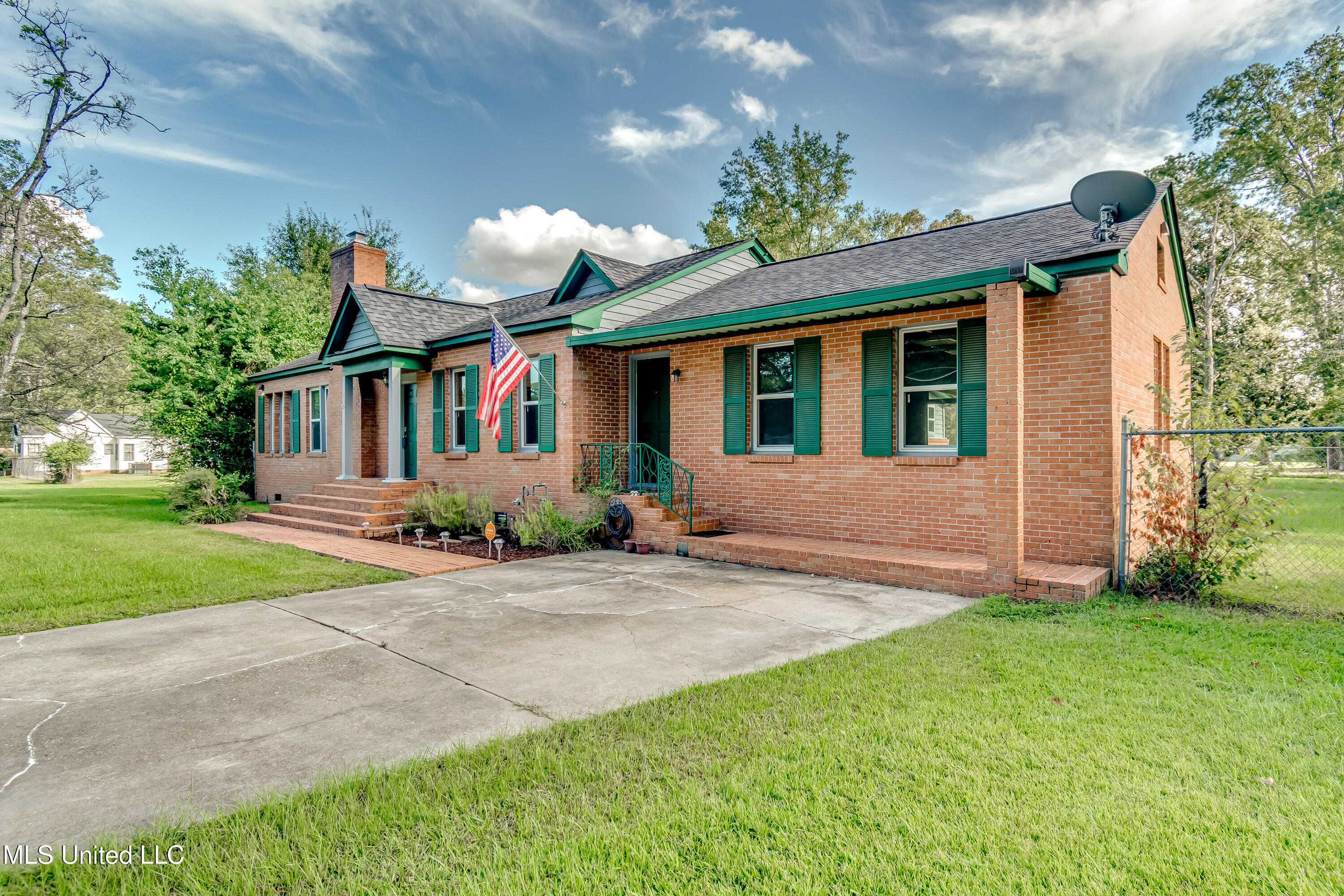 239 Fernwood Drive Property Photo 8