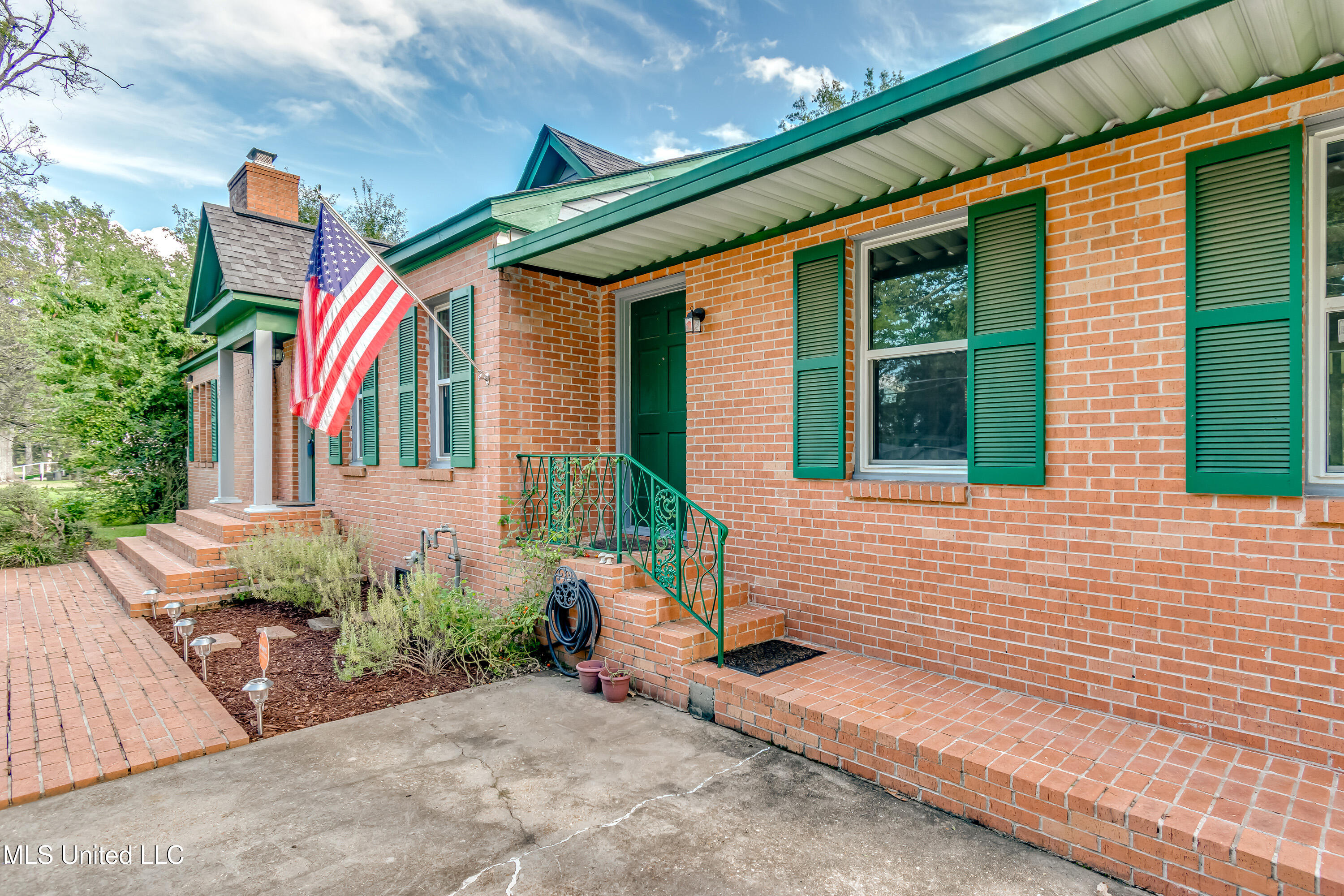 239 Fernwood Drive Property Photo 9