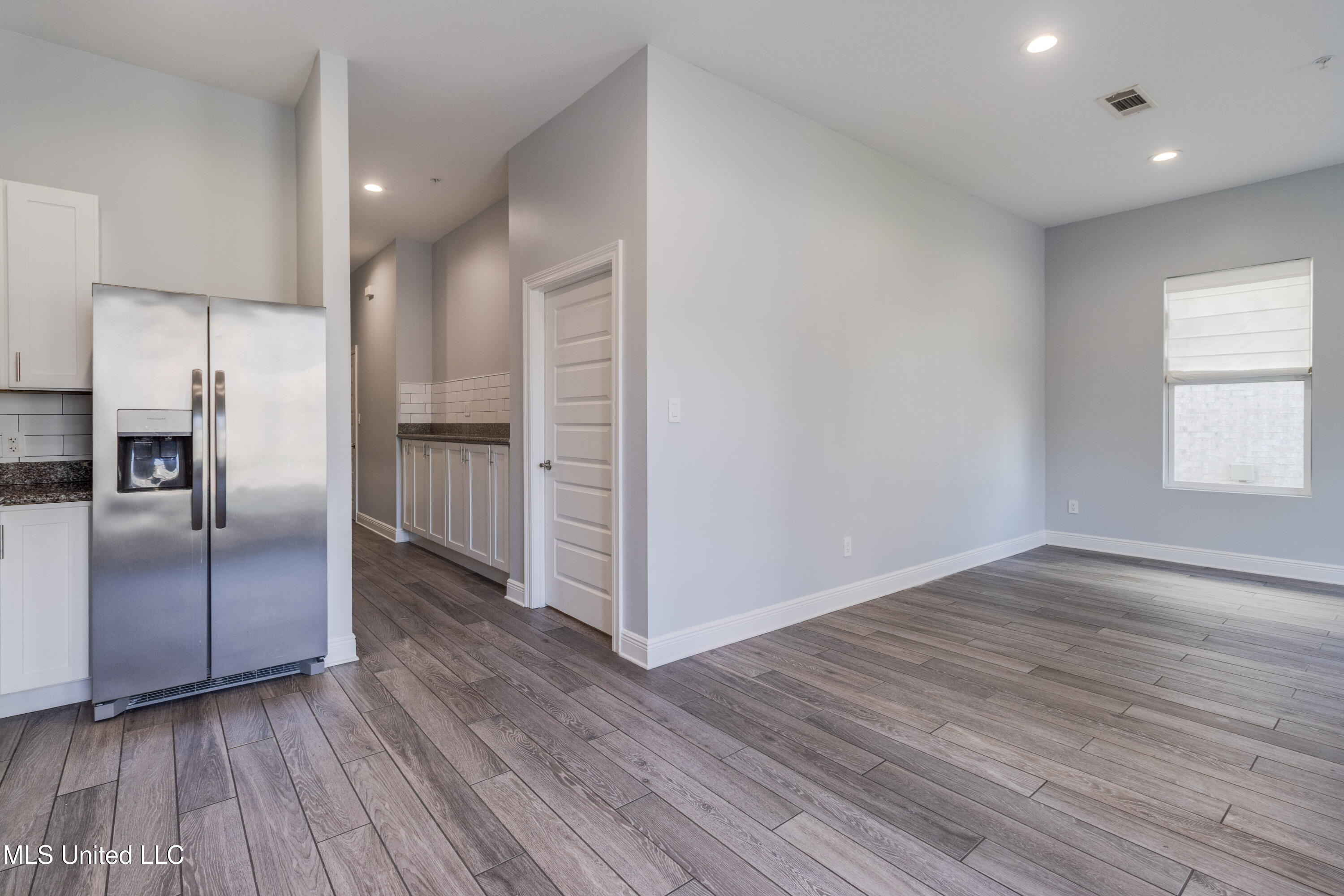 225 Winter Garden Drive Property Photo 4