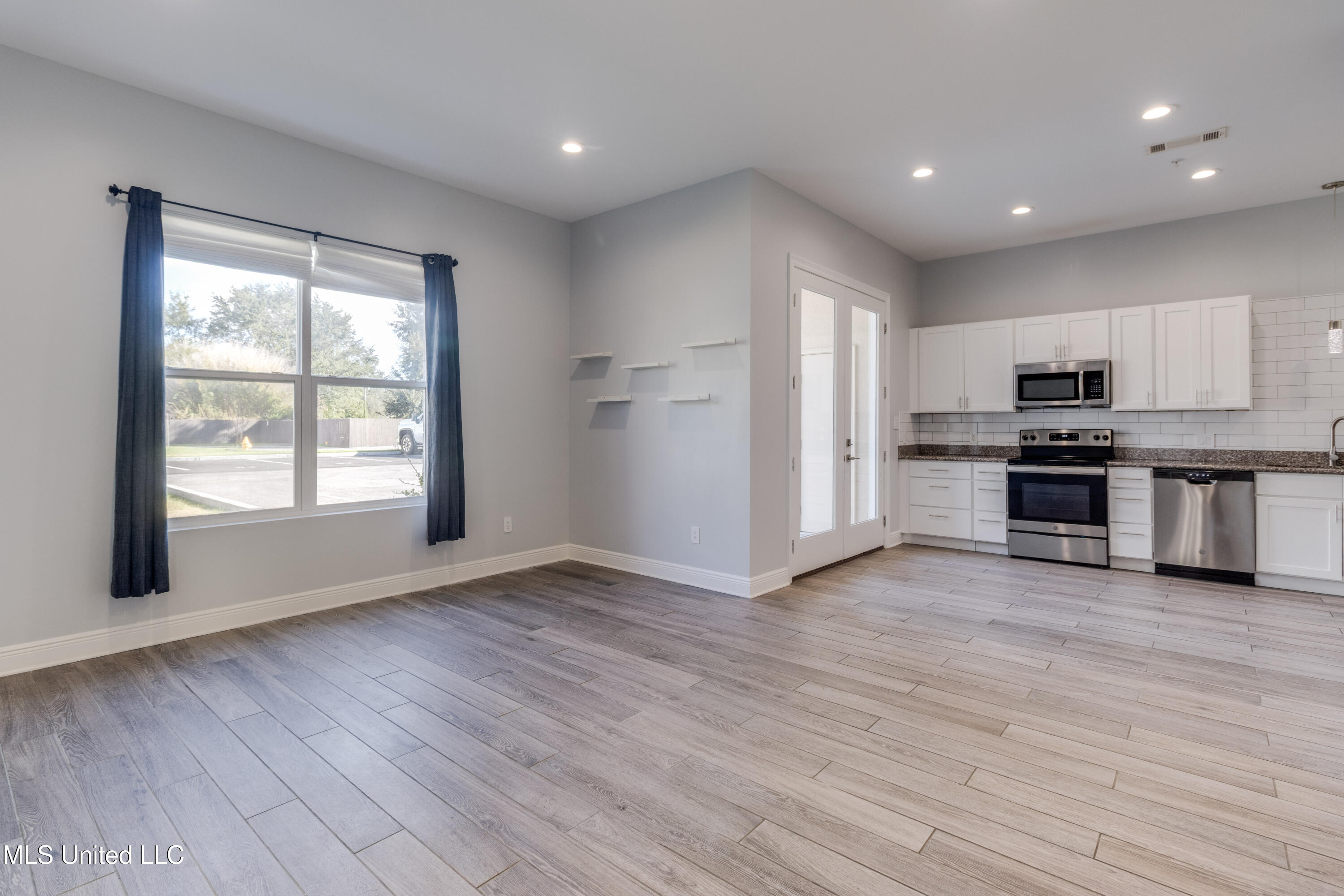 225 Winter Garden Drive Property Photo 5