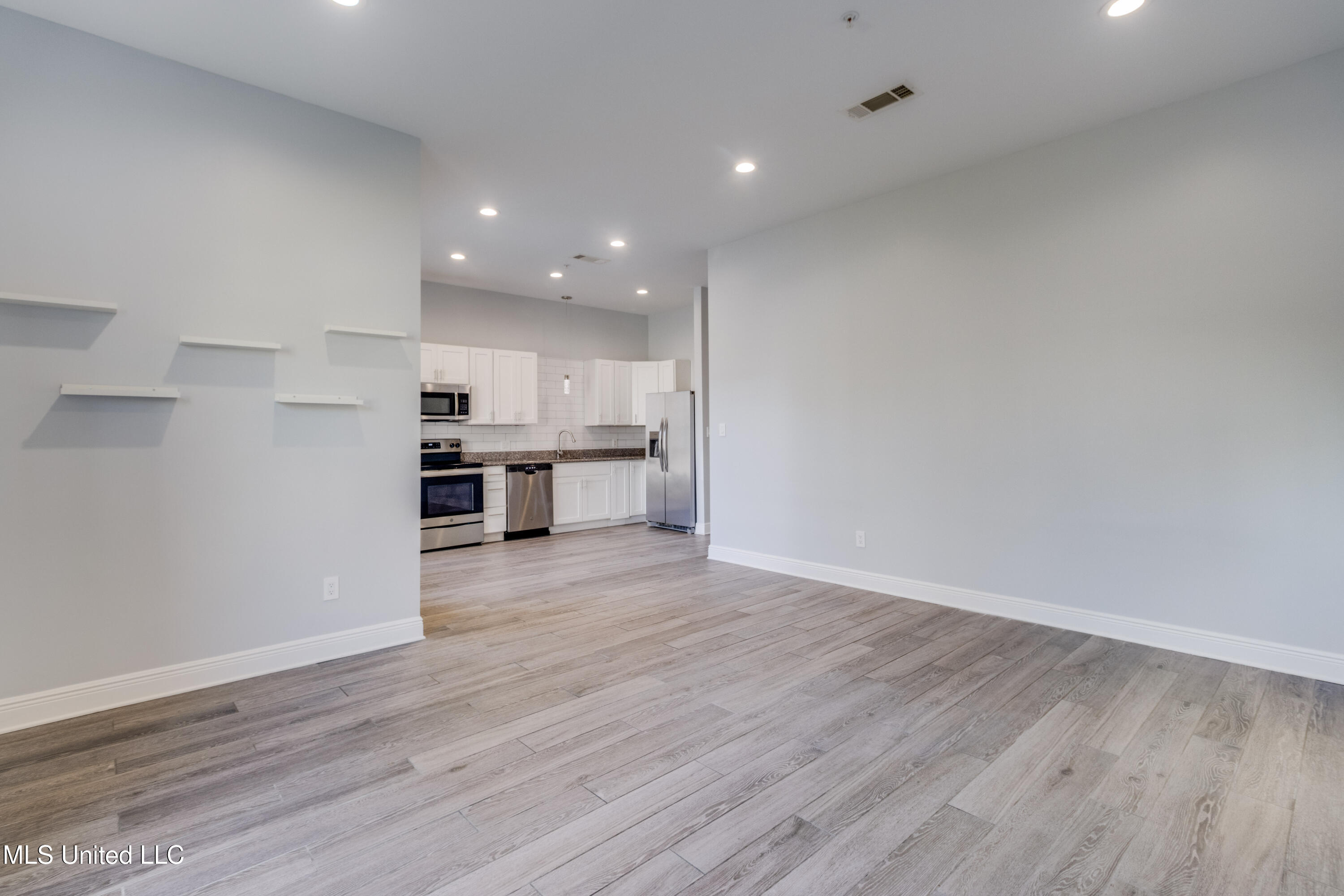 225 Winter Garden Drive Property Photo 6