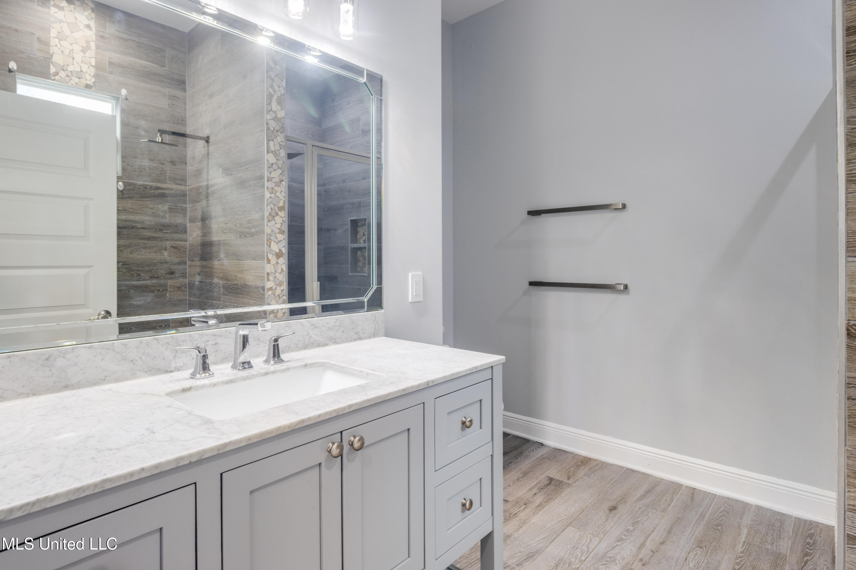 225 Winter Garden Drive Property Photo 11