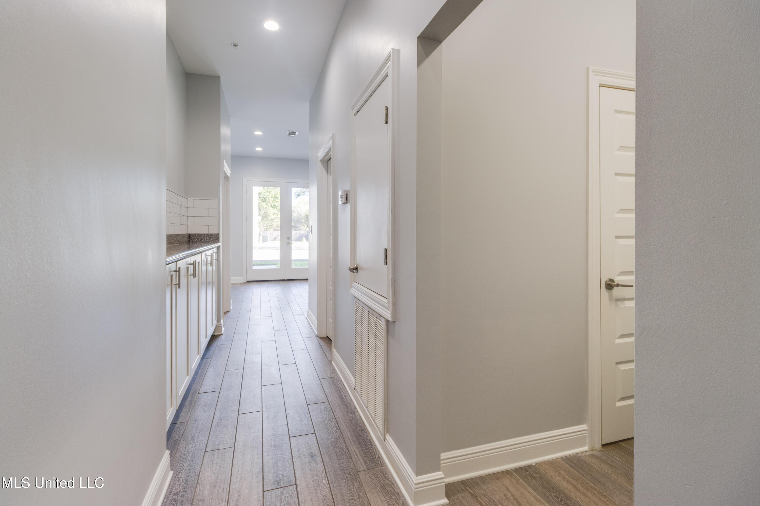 225 Winter Garden Drive Property Photo 15