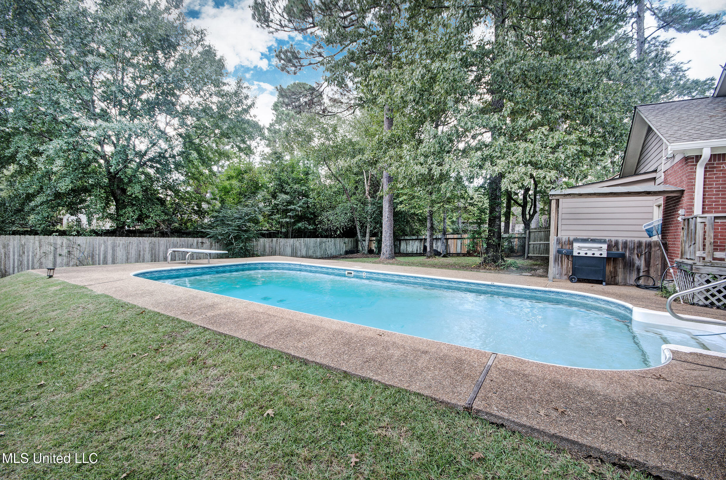 14 Peachtree Lane Property Photo 7