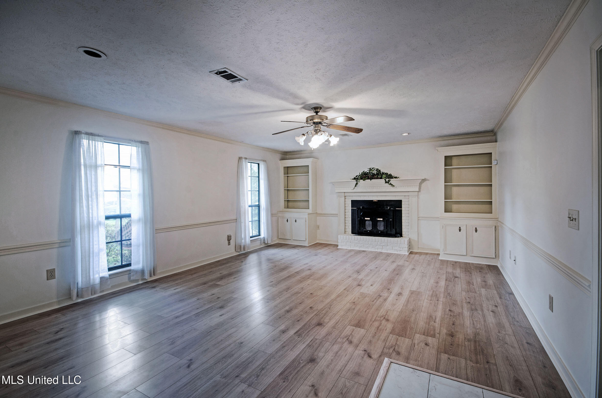 14 Peachtree Lane Property Photo 8