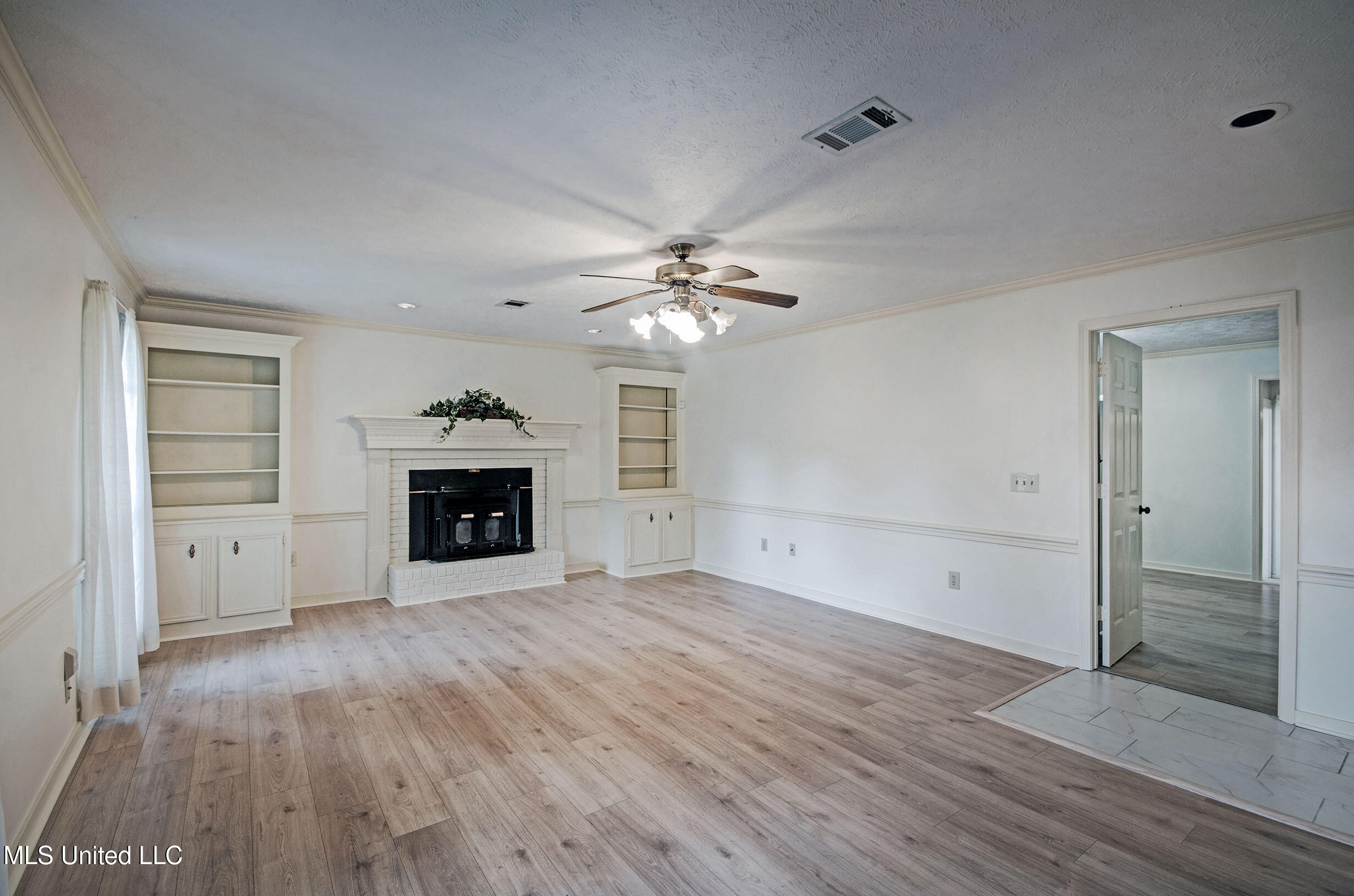 14 Peachtree Lane Property Photo 9