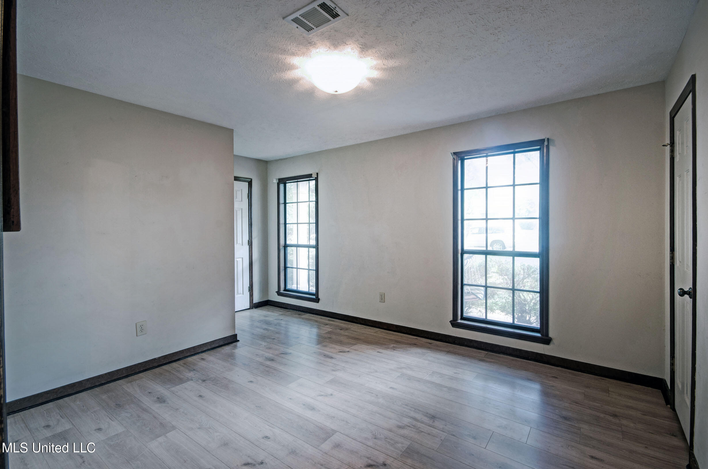 14 Peachtree Lane Property Photo 12