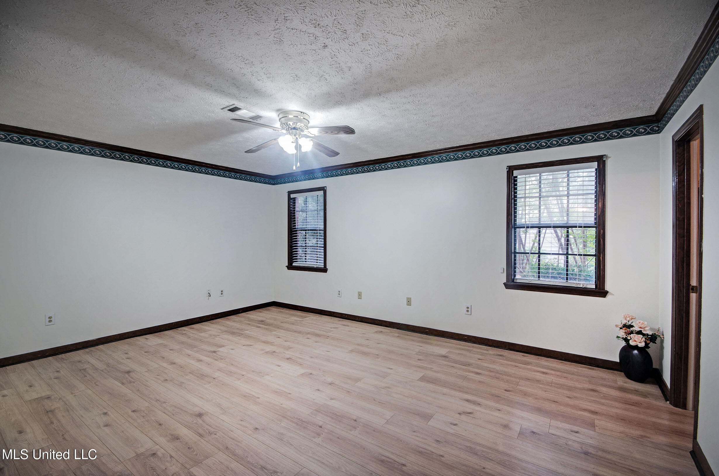 14 Peachtree Lane Property Photo 14