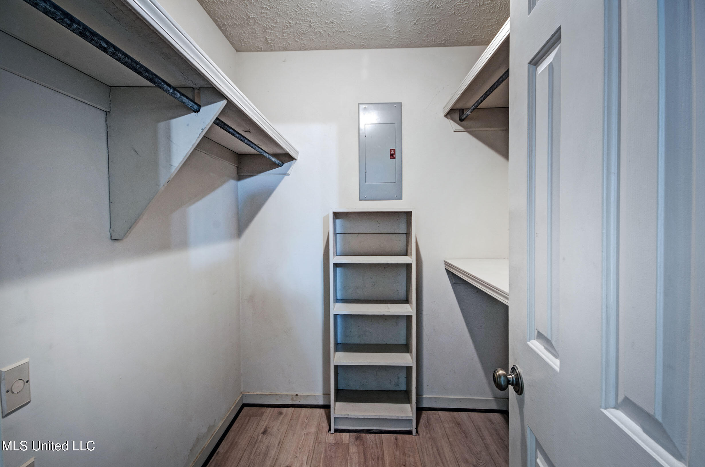 14 Peachtree Lane Property Photo 16