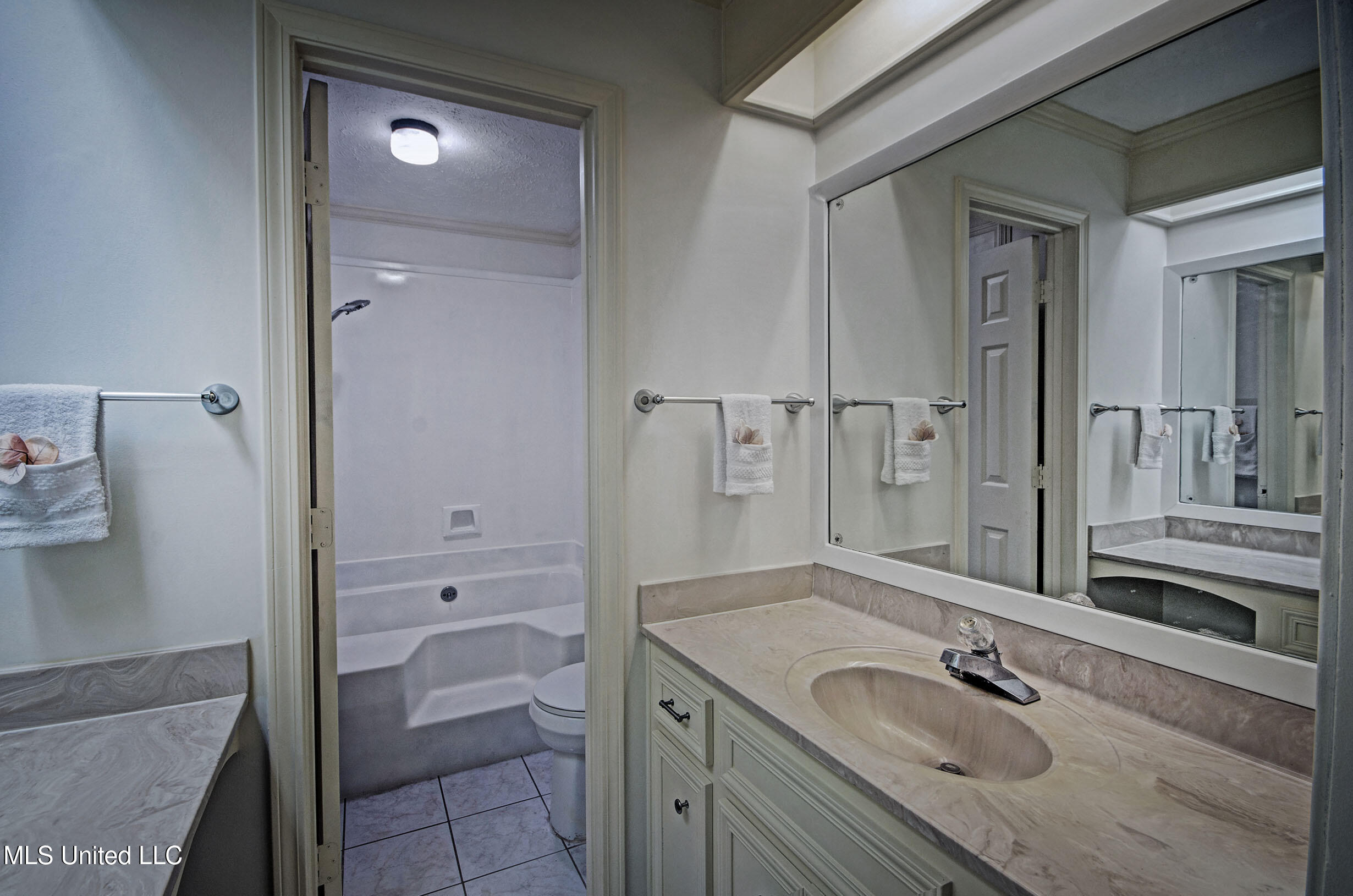 14 Peachtree Lane Property Photo 17