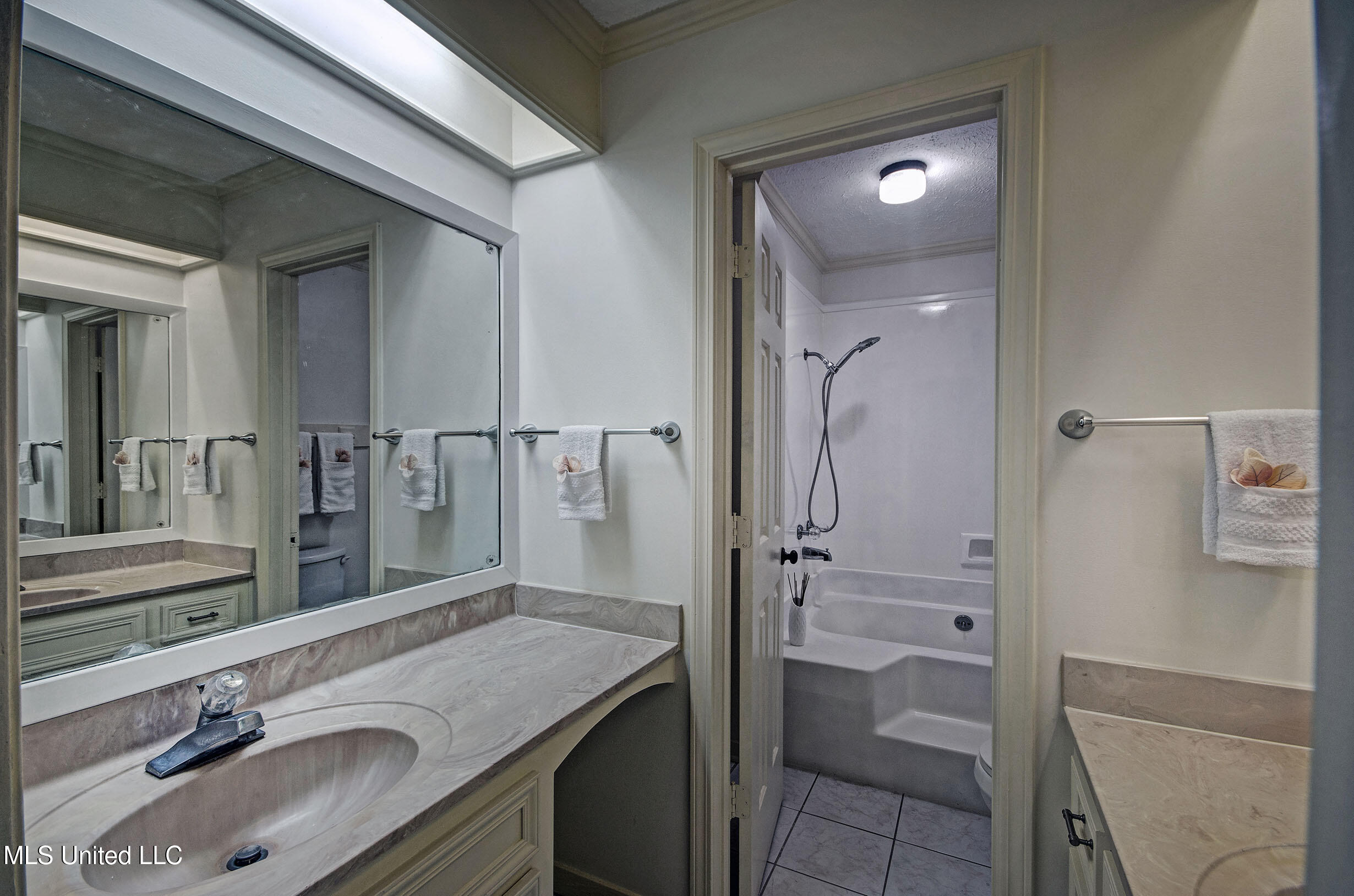 14 Peachtree Lane Property Photo 18