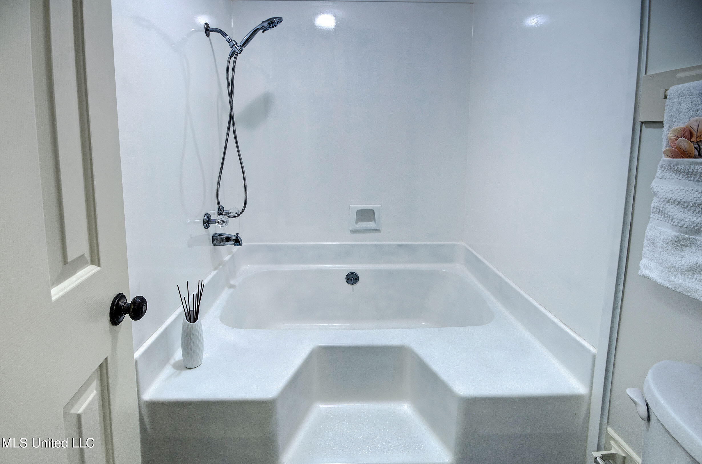 14 Peachtree Lane Property Photo 19