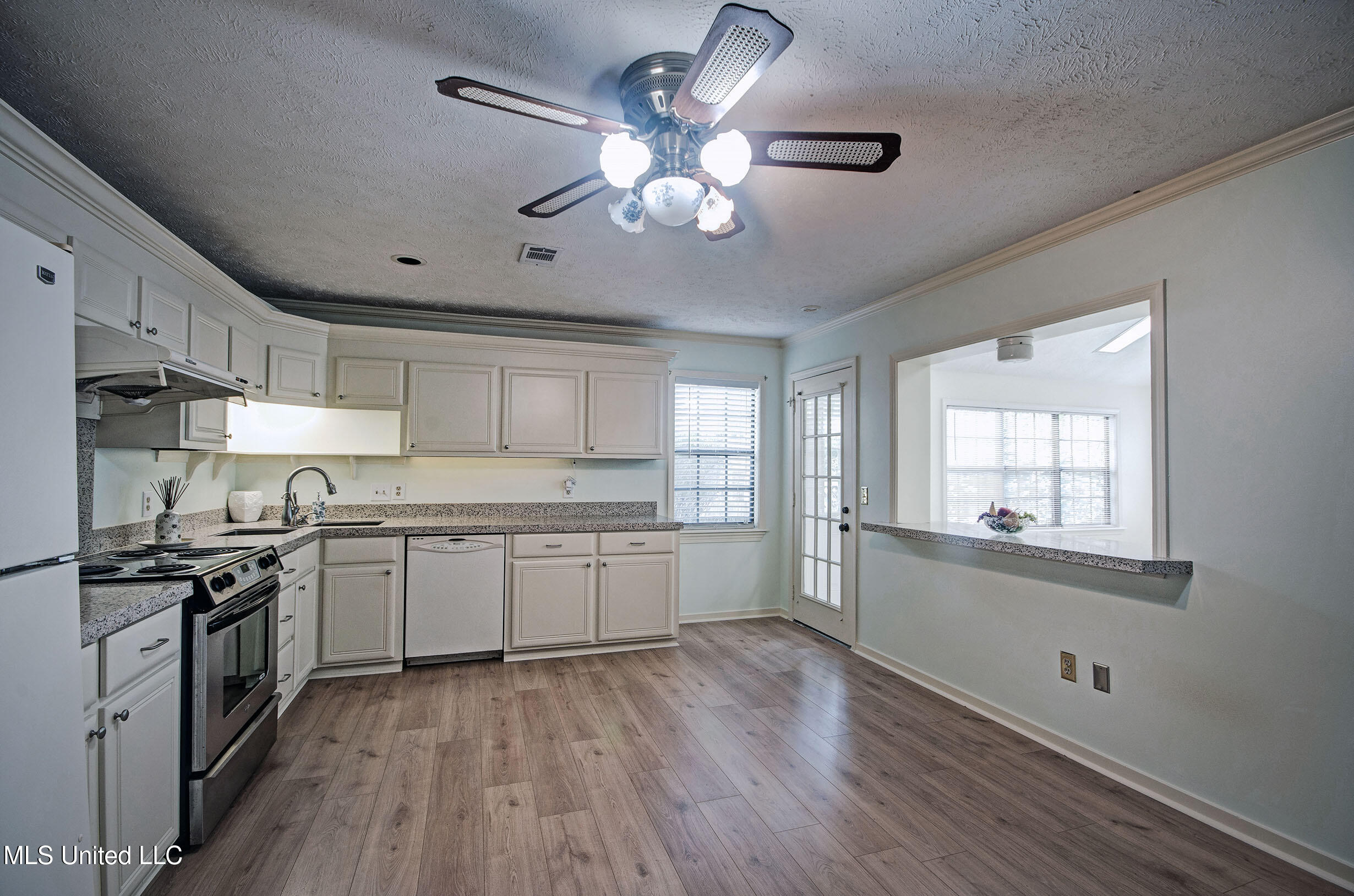 14 Peachtree Lane Property Photo 20