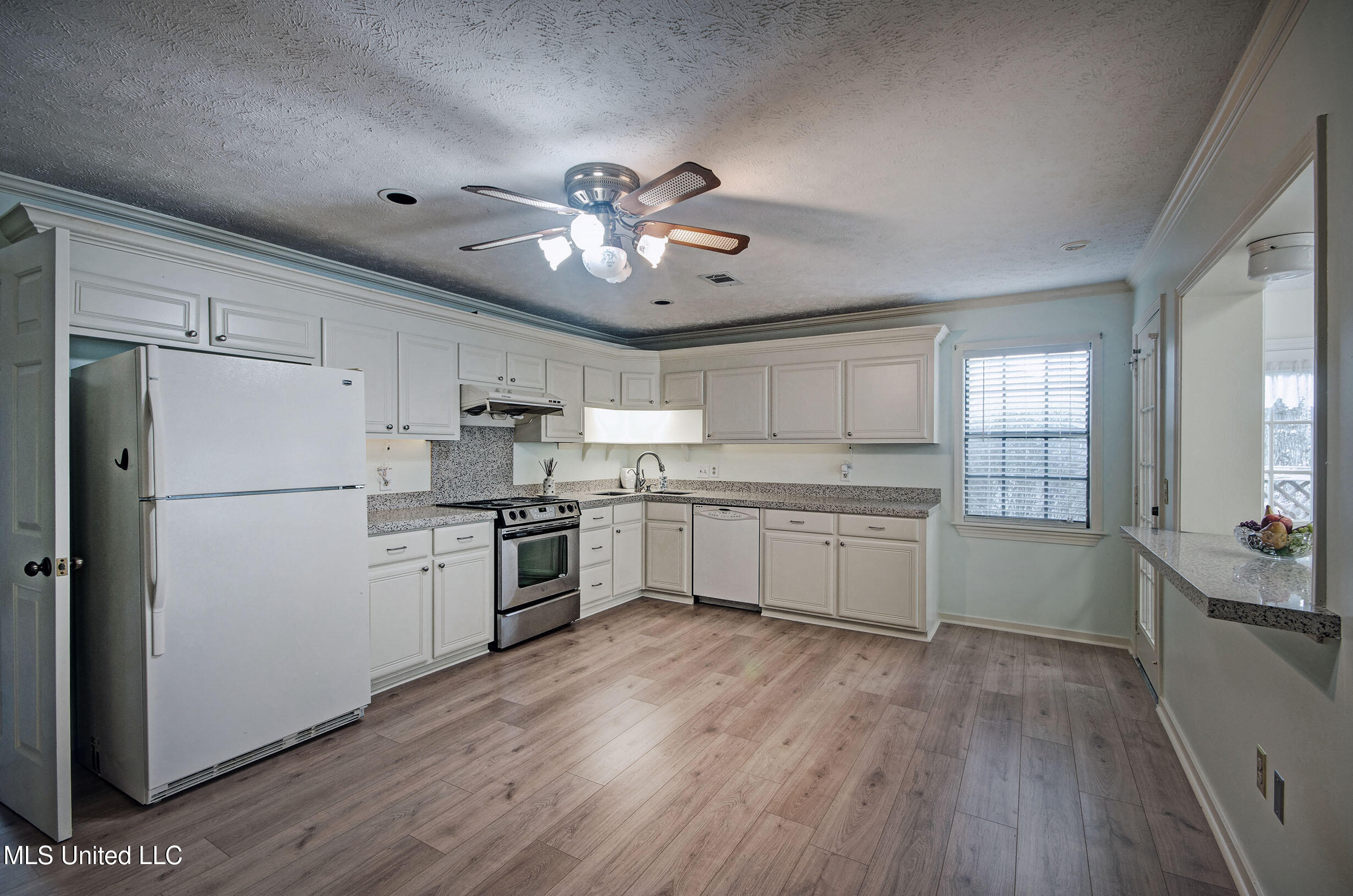 14 Peachtree Lane Property Photo 21