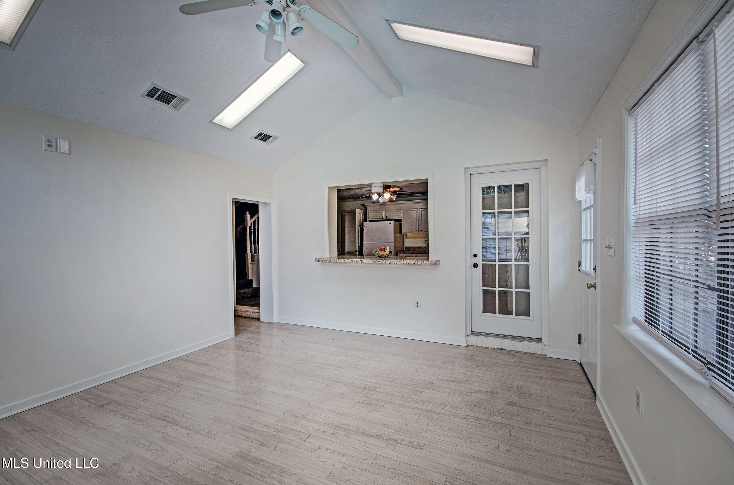 14 Peachtree Lane Property Photo 28