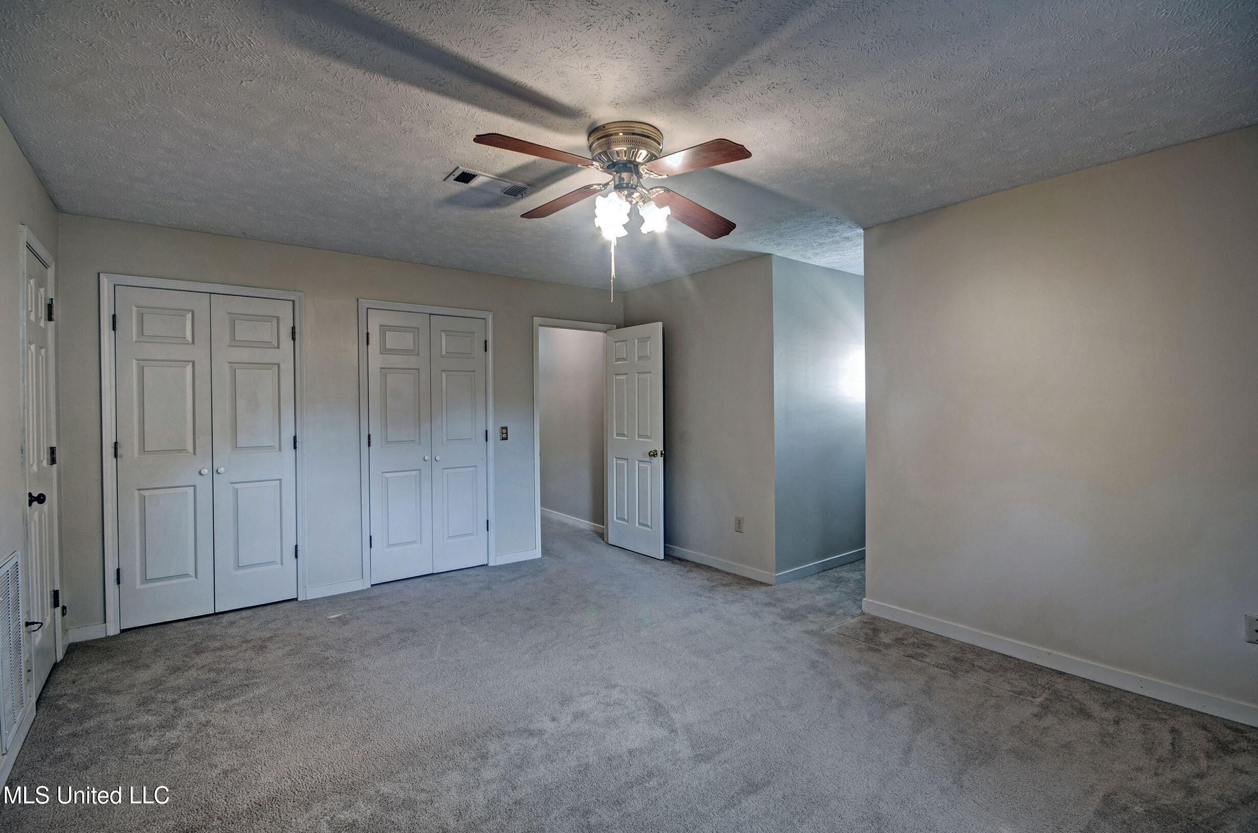 14 Peachtree Lane Property Photo 31