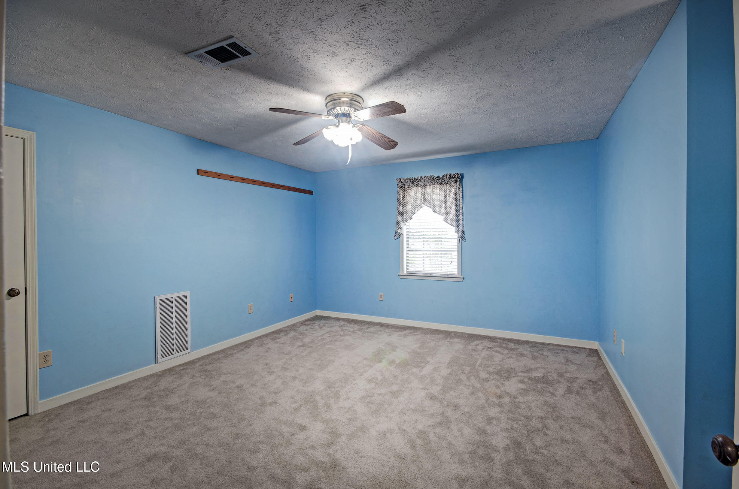 14 Peachtree Lane Property Photo 32