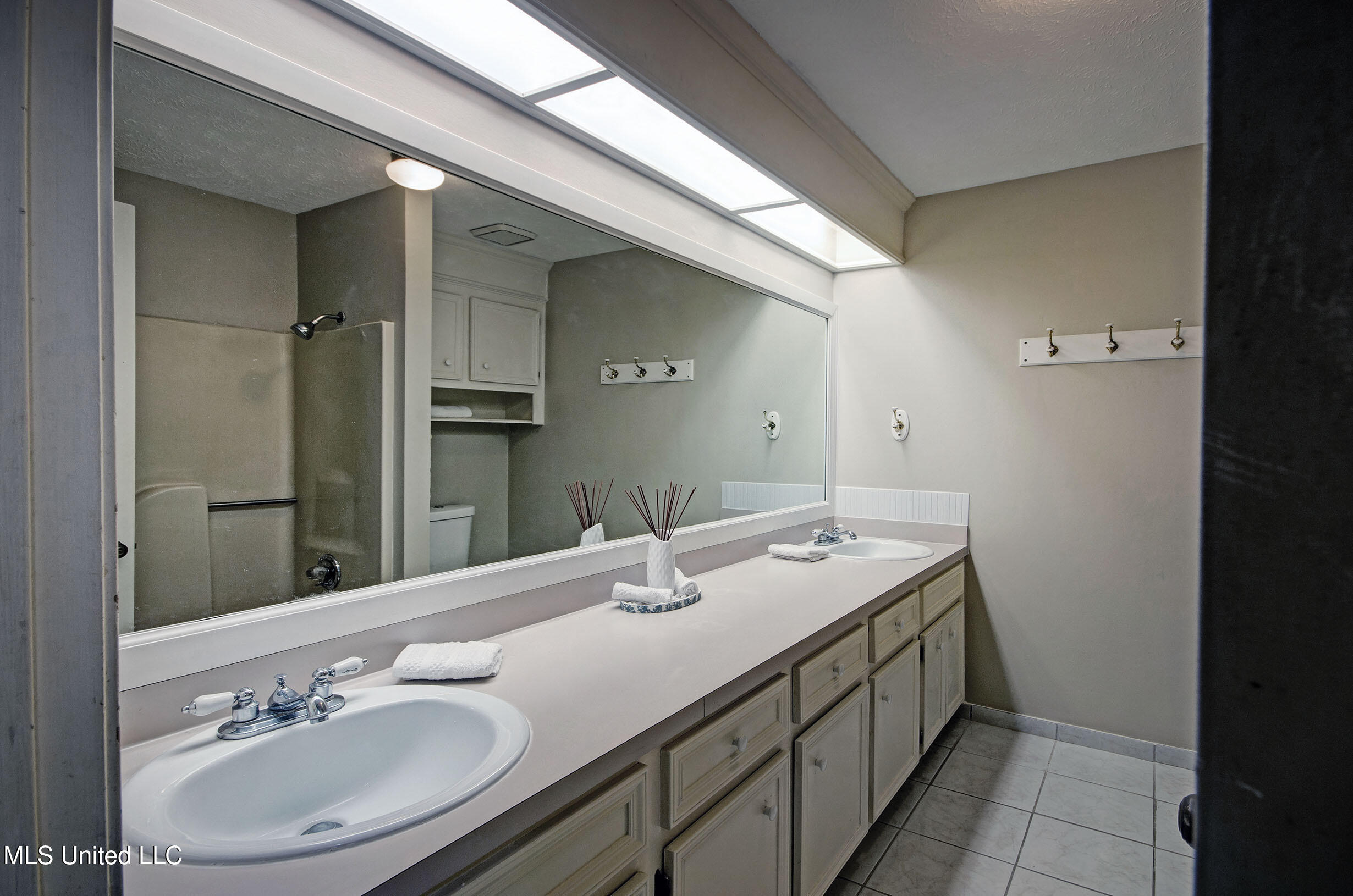 14 Peachtree Lane Property Photo 34