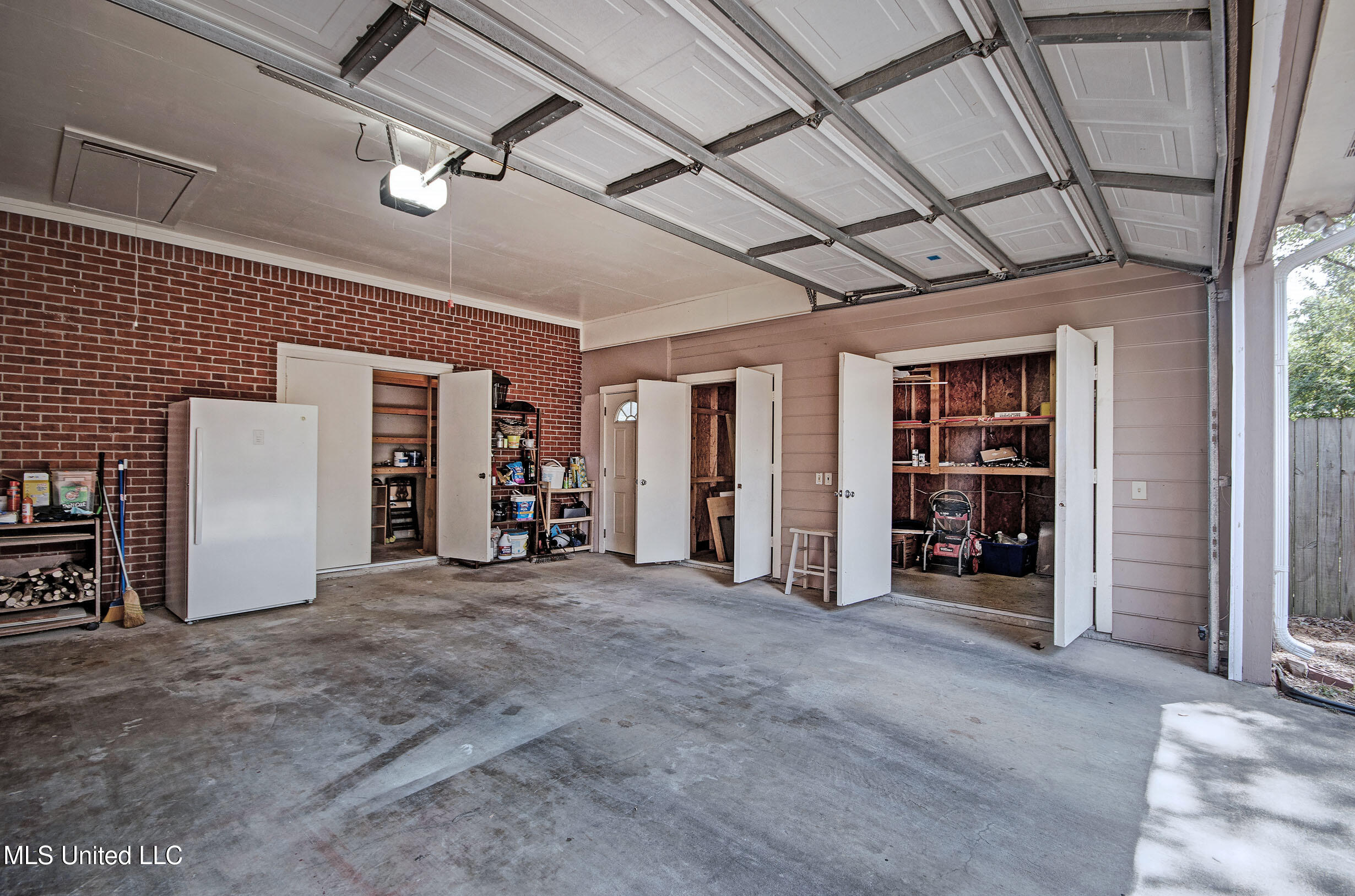 14 Peachtree Lane Property Photo 36