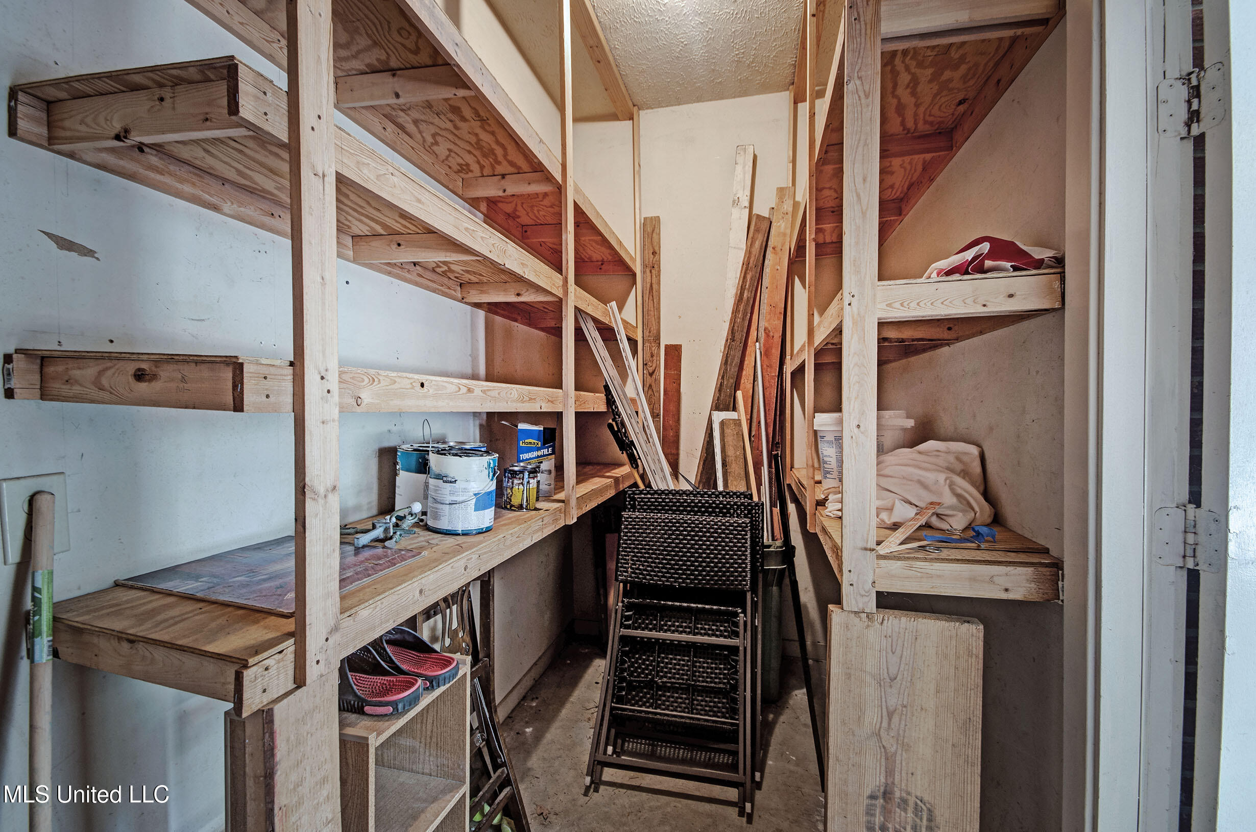 14 Peachtree Lane Property Photo 38