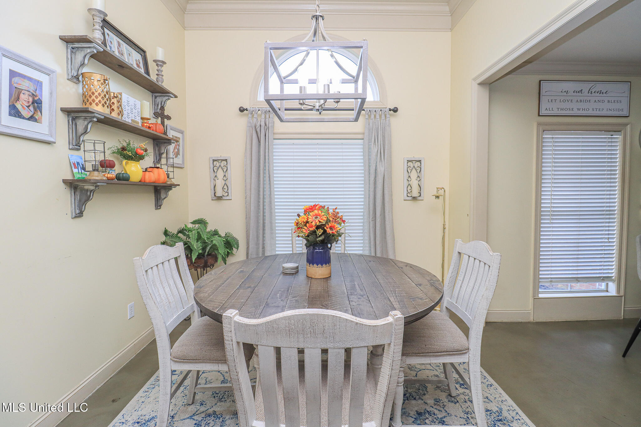 209 Crown Pointe Circle Property Photo 8