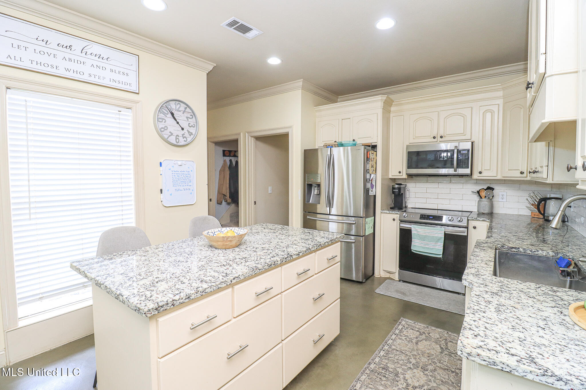 209 Crown Pointe Circle Property Photo 10