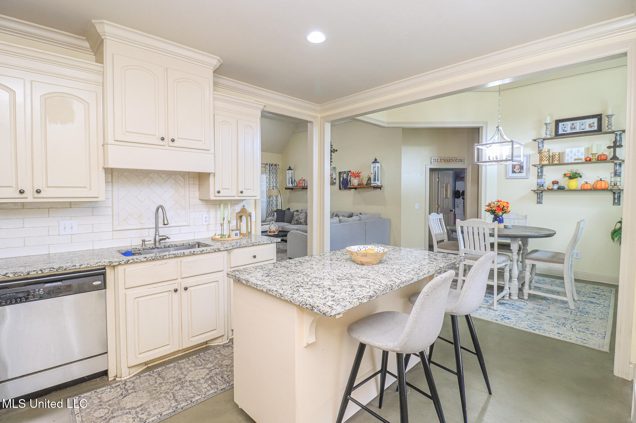 209 Crown Pointe Circle Property Photo 11