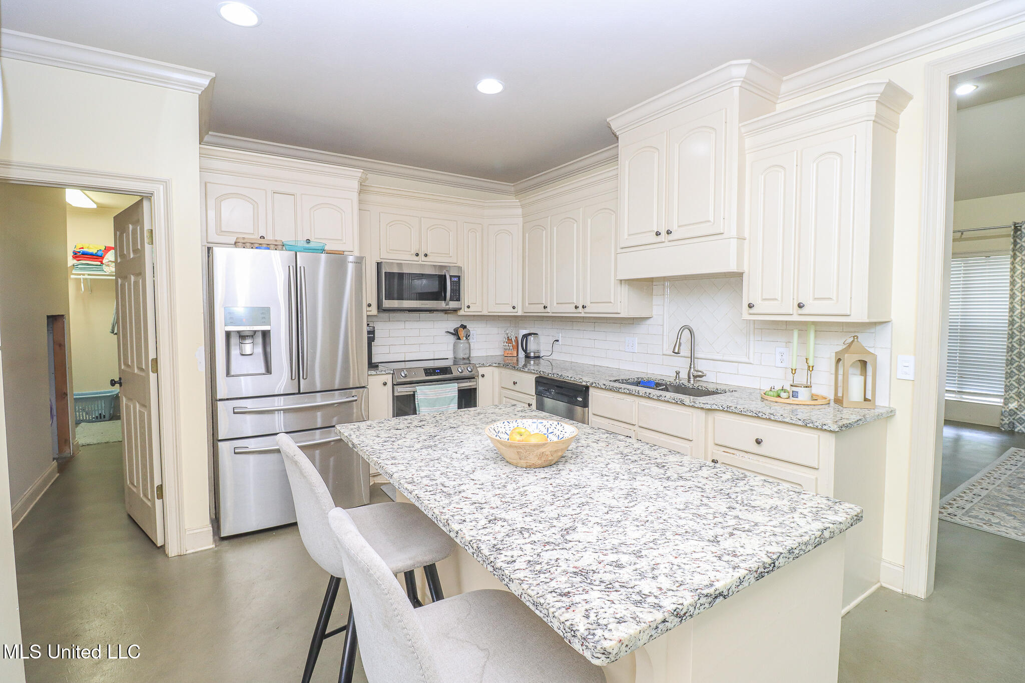 209 Crown Pointe Circle Property Photo 13