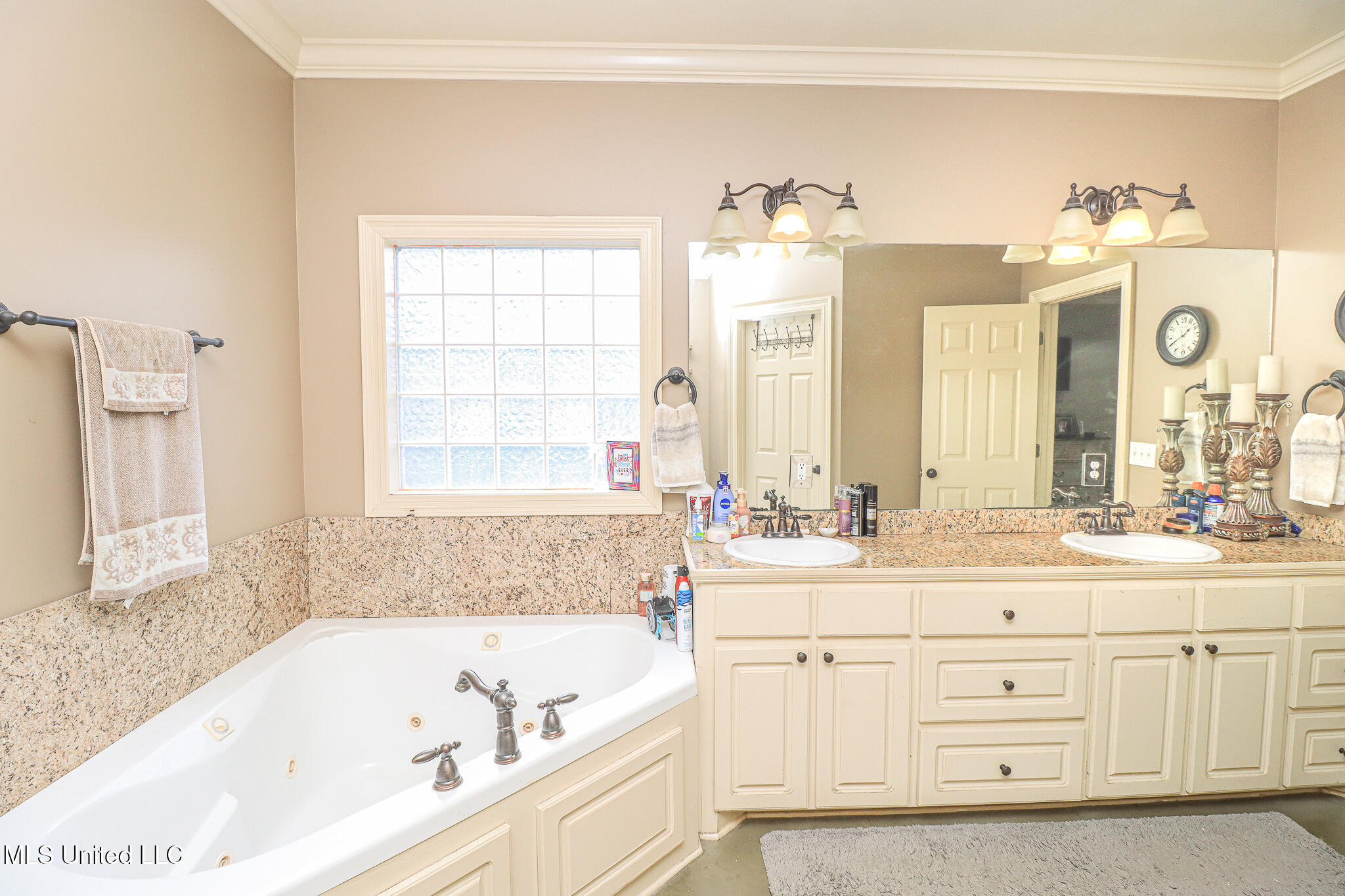 209 Crown Pointe Circle Property Photo 22