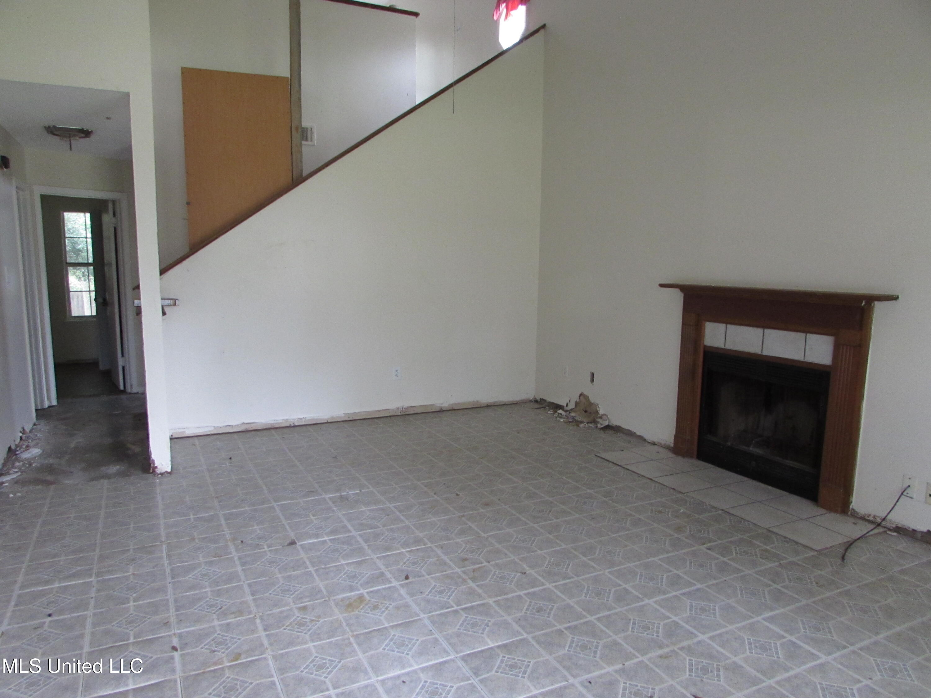 13412 Windridge Drive Property Photo 2