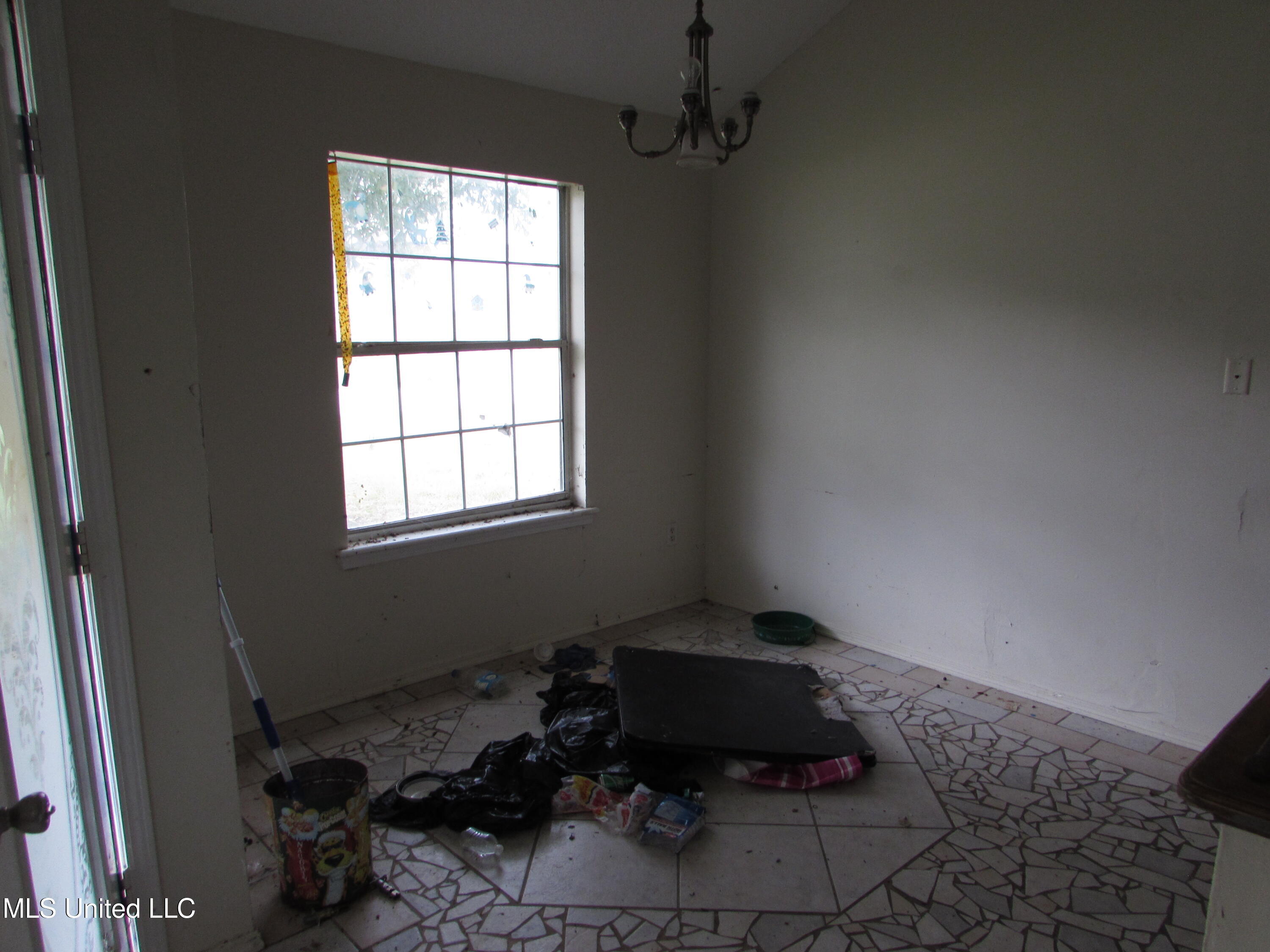 13412 Windridge Drive Property Photo 4