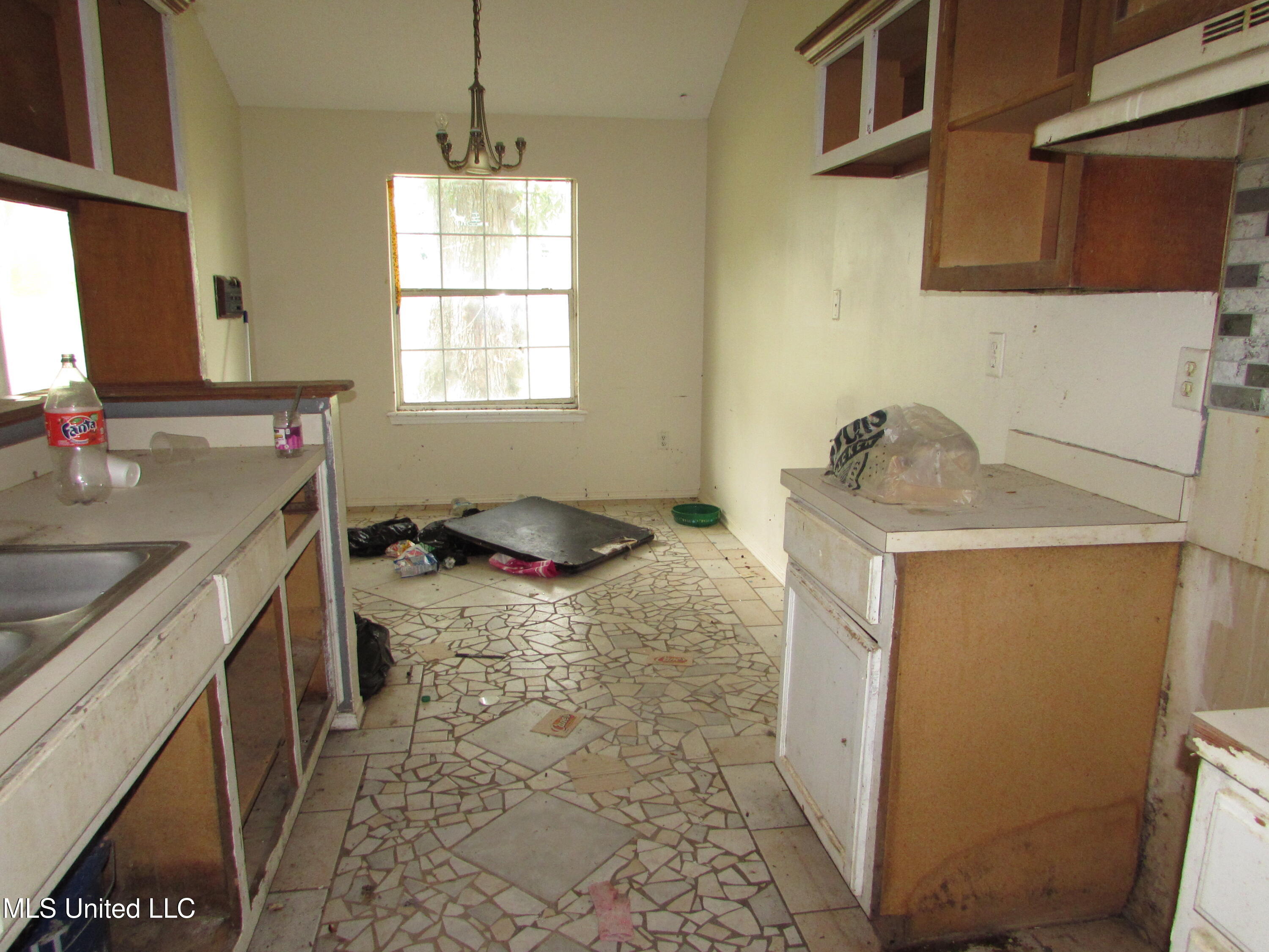 13412 Windridge Drive Property Photo 7