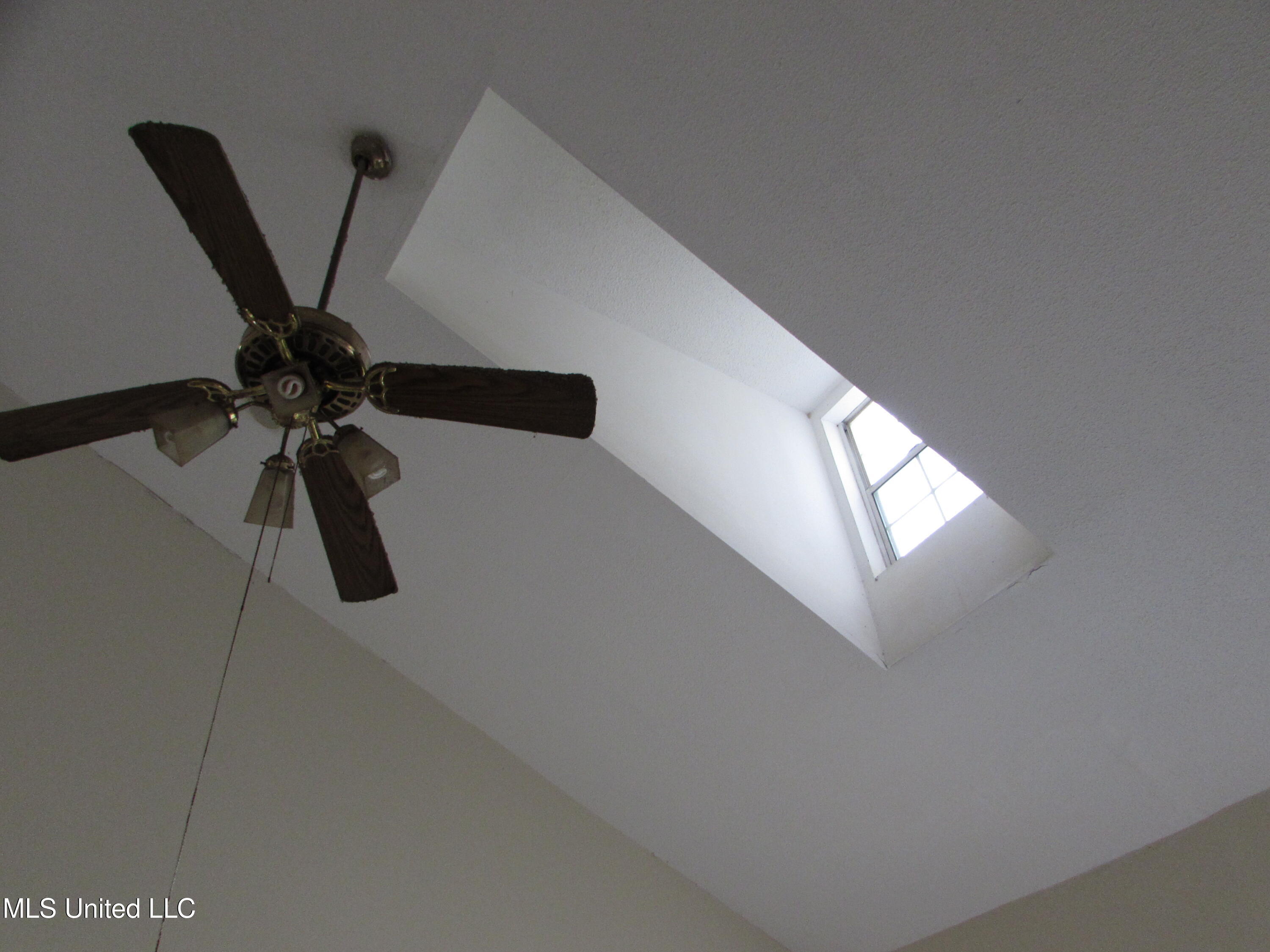 13412 Windridge Drive Property Photo 9