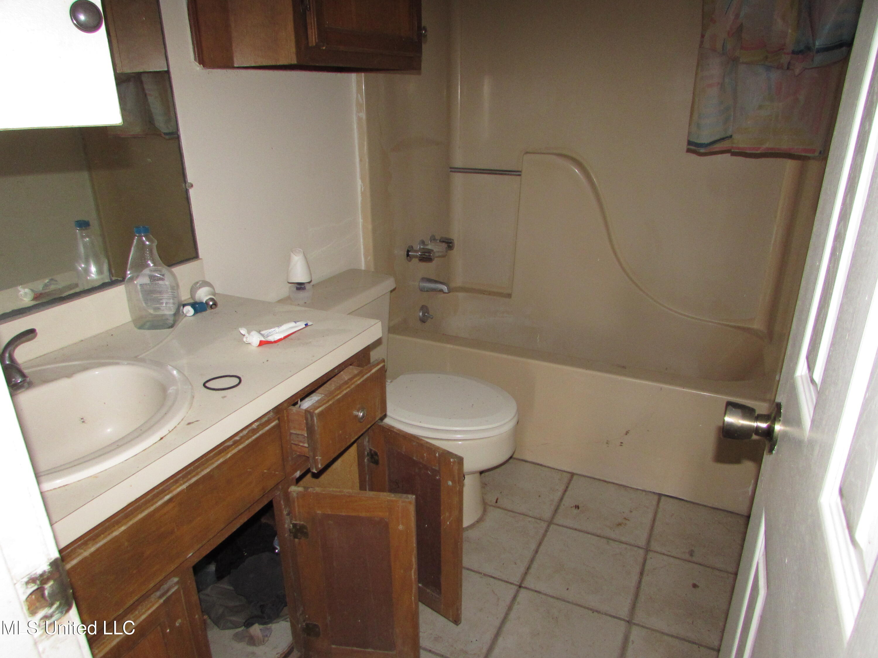 13412 Windridge Drive Property Photo 10