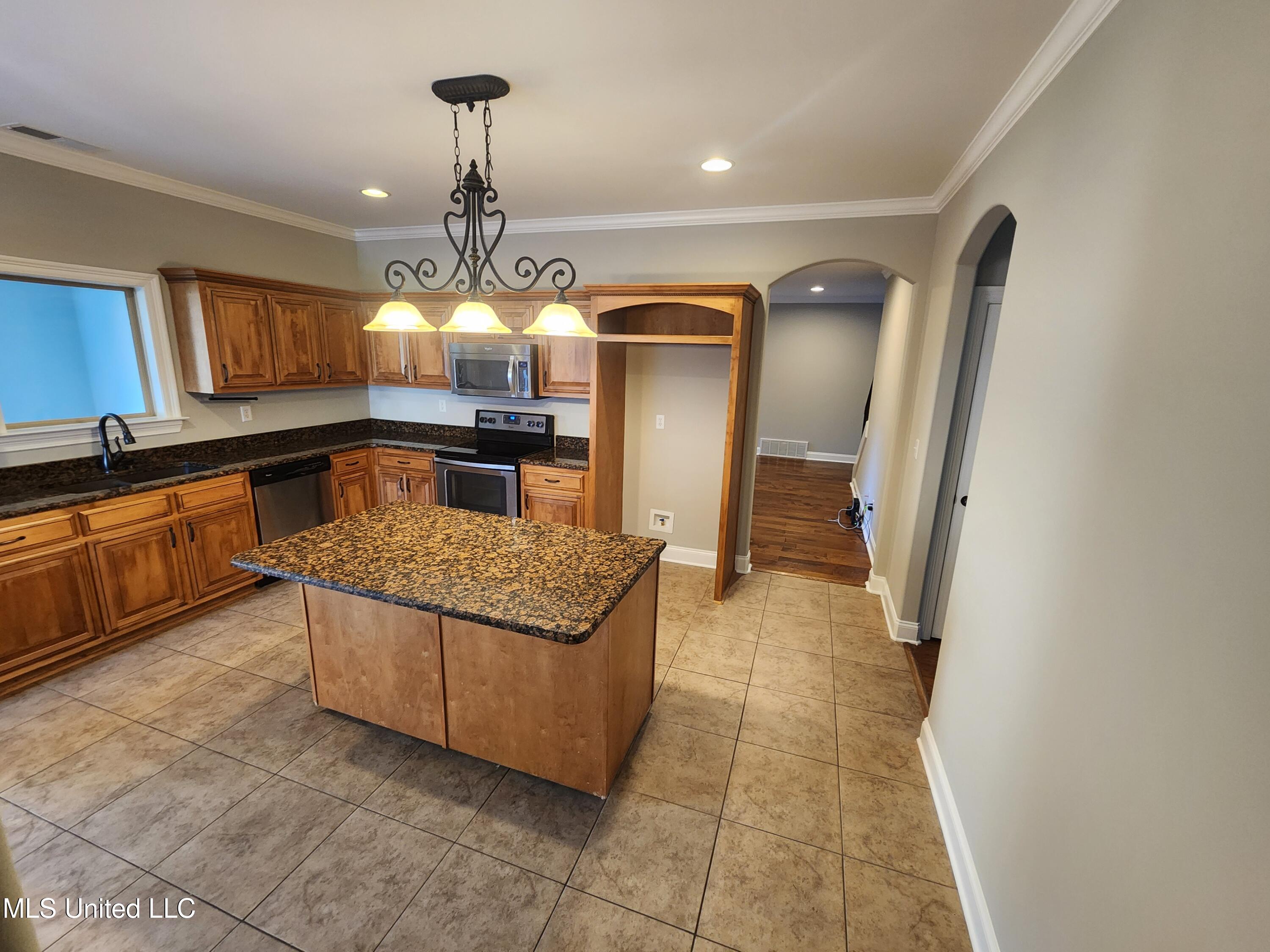 8107 Steven Henry Road Property Photo 4