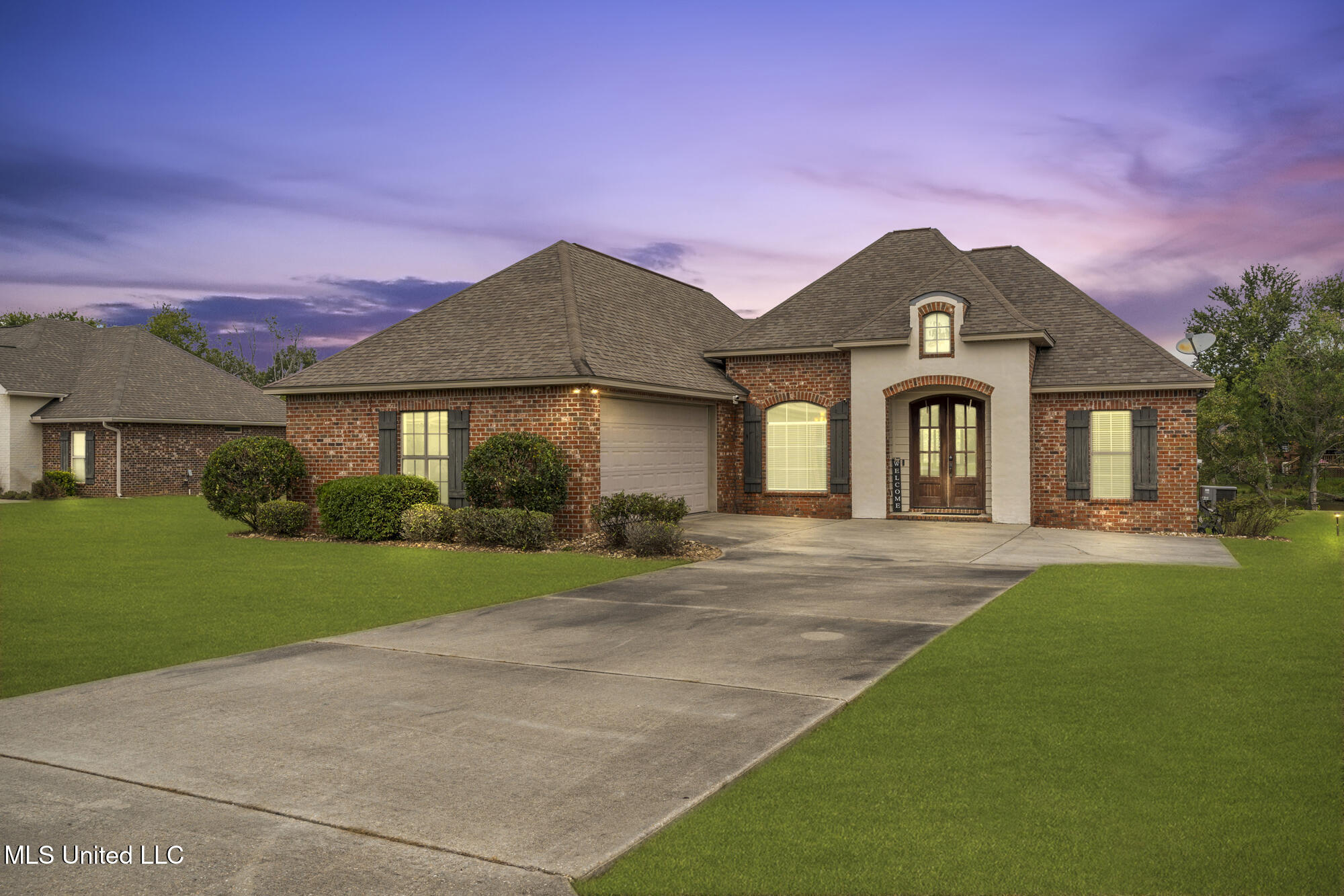 152 Sunline Drive Property Photo 2