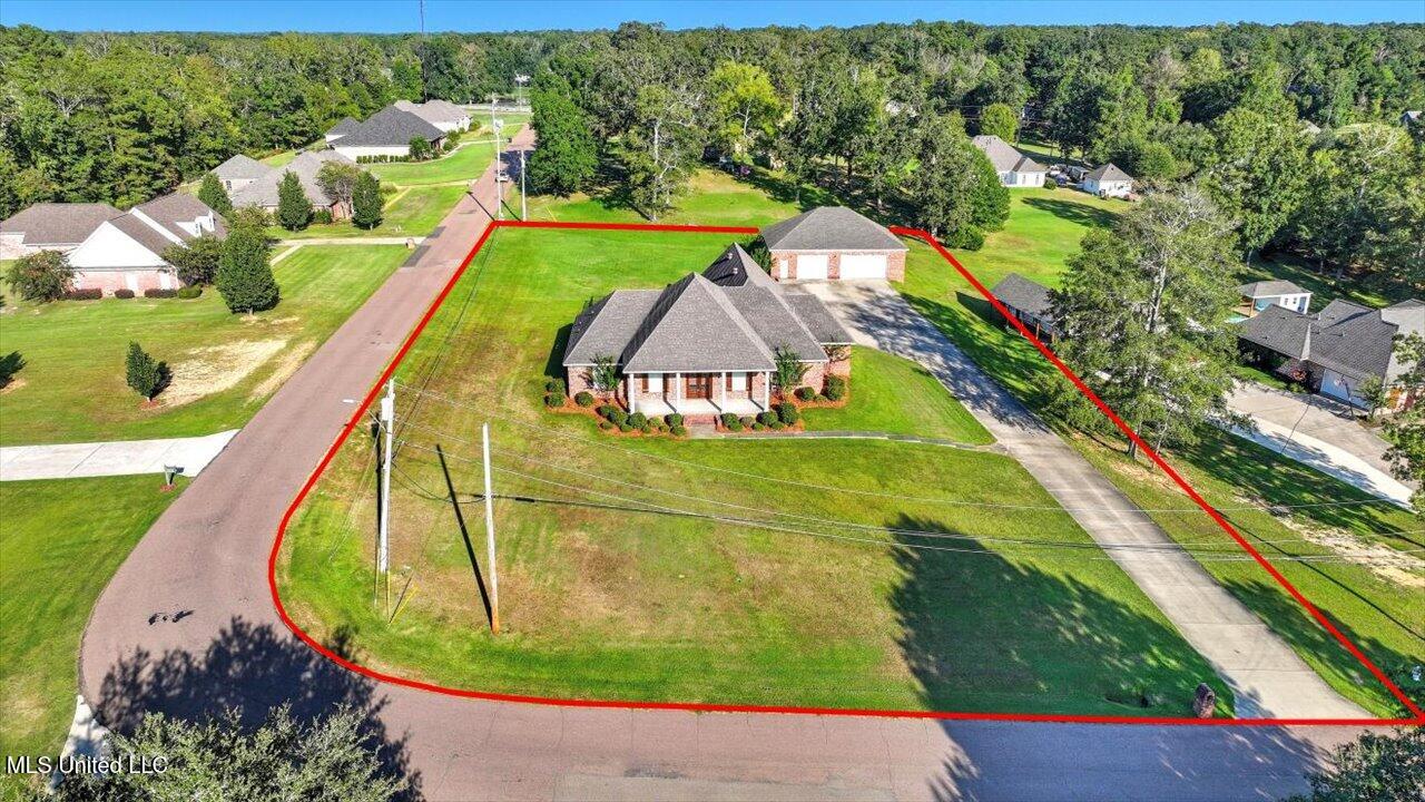 1015 Longwood Place Property Photo 1