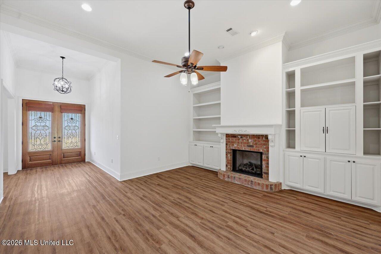 1015 Longwood Place Property Photo 3