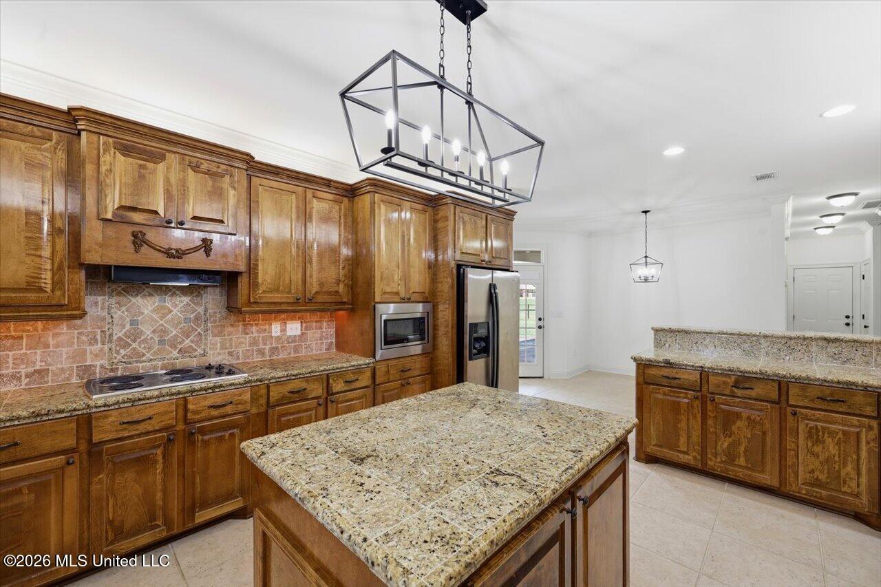1015 Longwood Place Property Photo 4