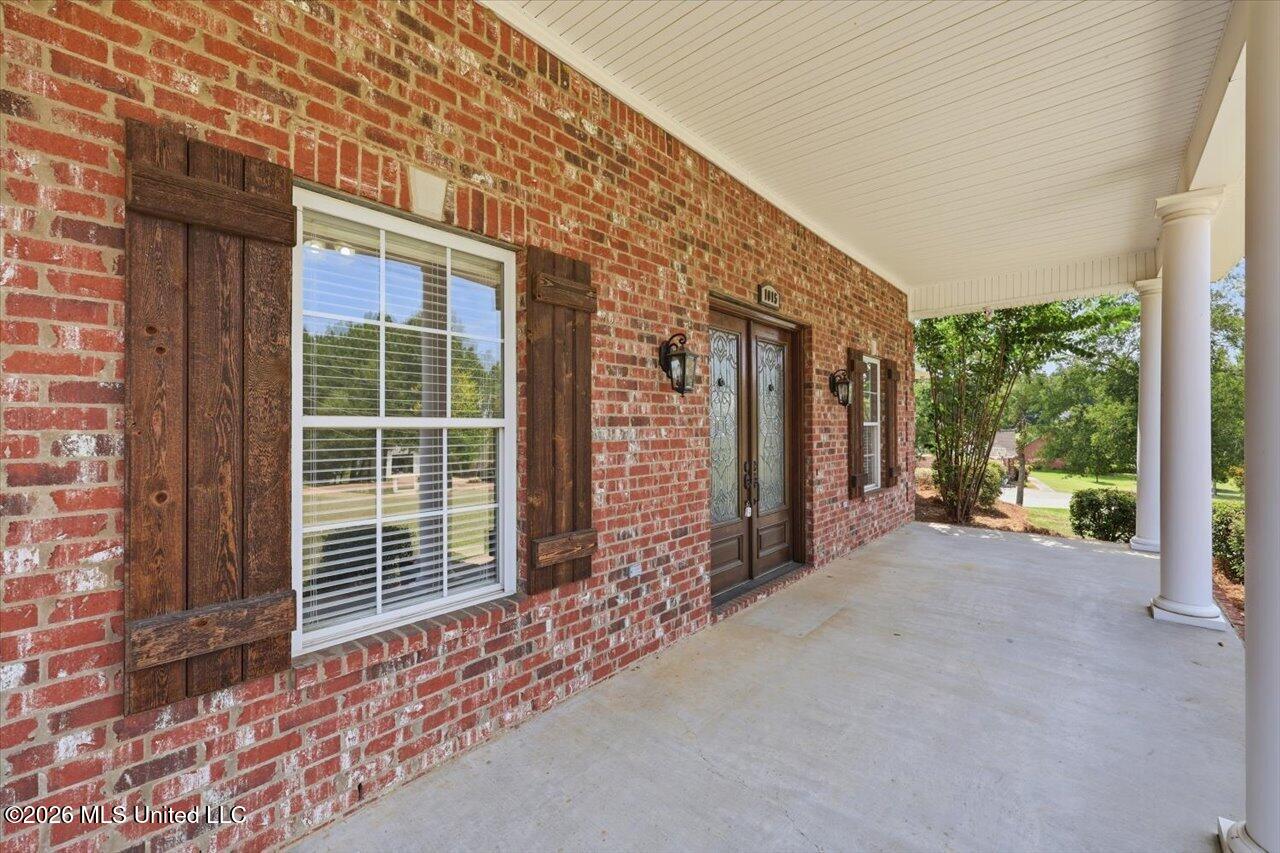 1015 Longwood Place Property Photo 8