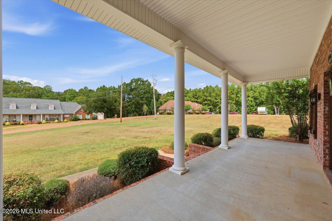 1015 Longwood Place Property Photo 9