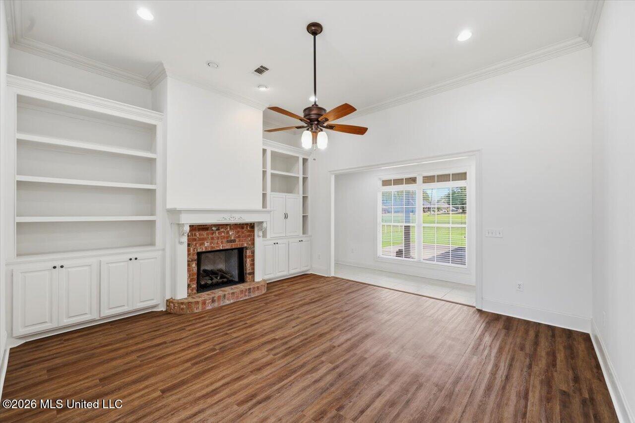 1015 Longwood Place Property Photo 11