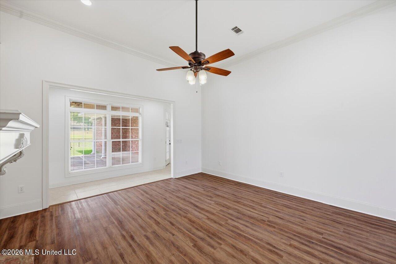 1015 Longwood Place Property Photo 12