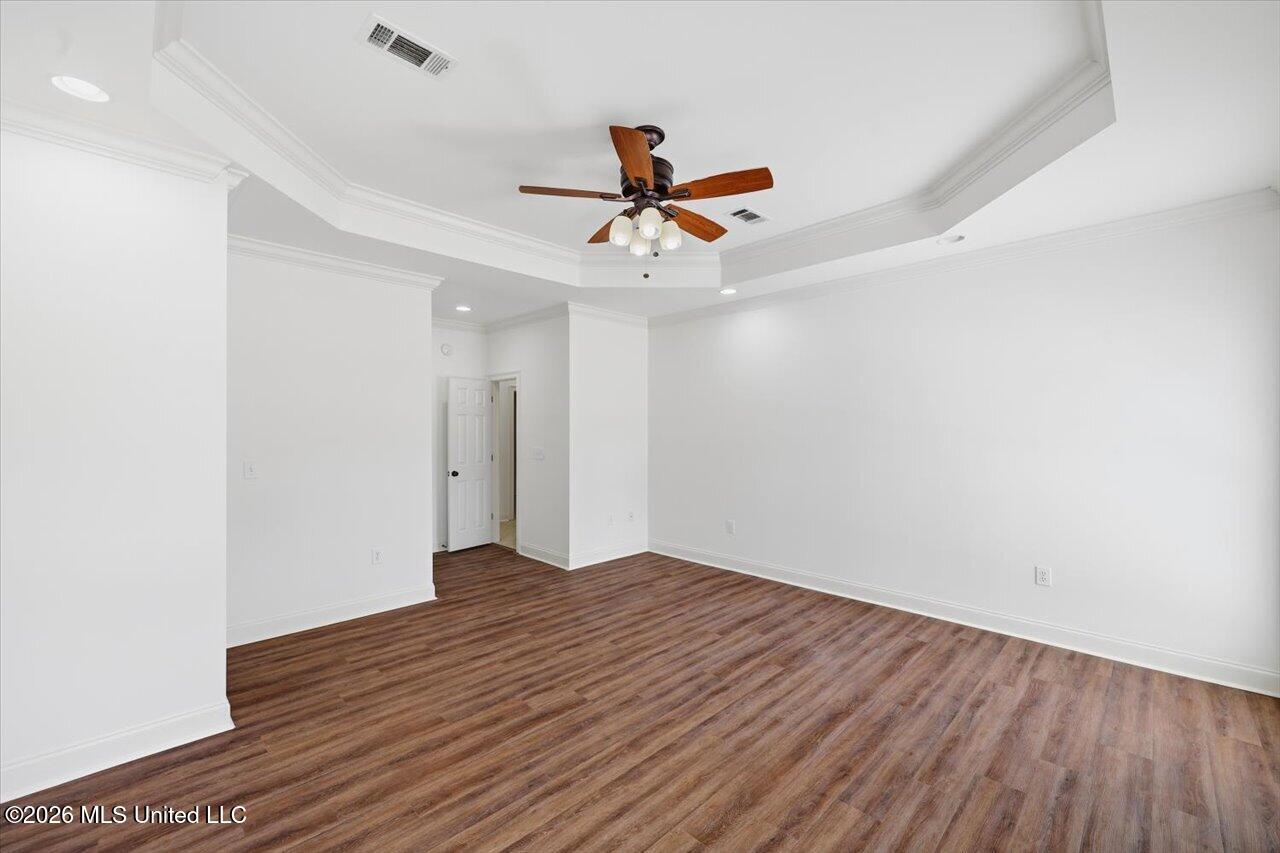 1015 Longwood Place Property Photo 27