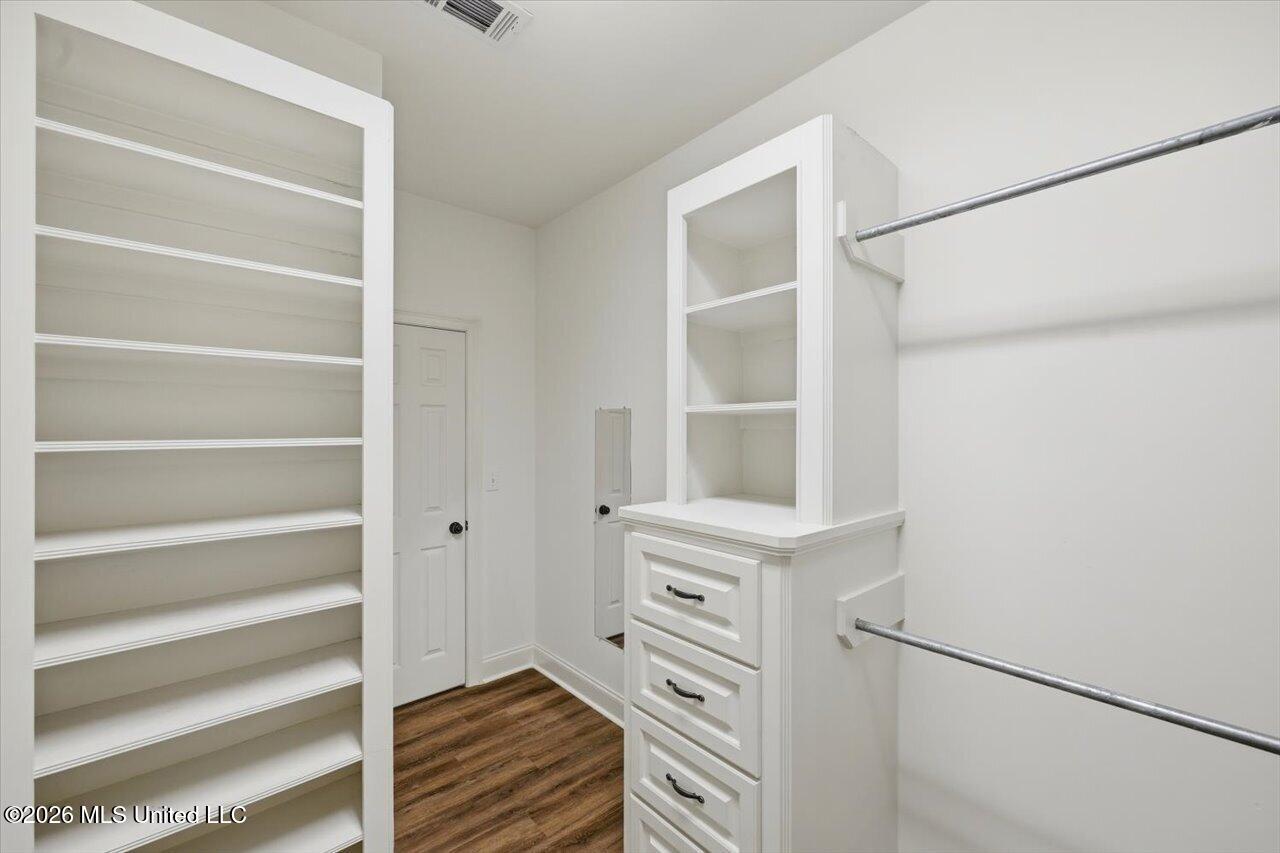 1015 Longwood Place Property Photo 29