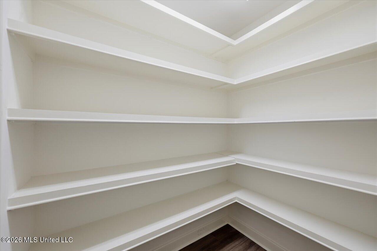 1015 Longwood Place Property Photo 30