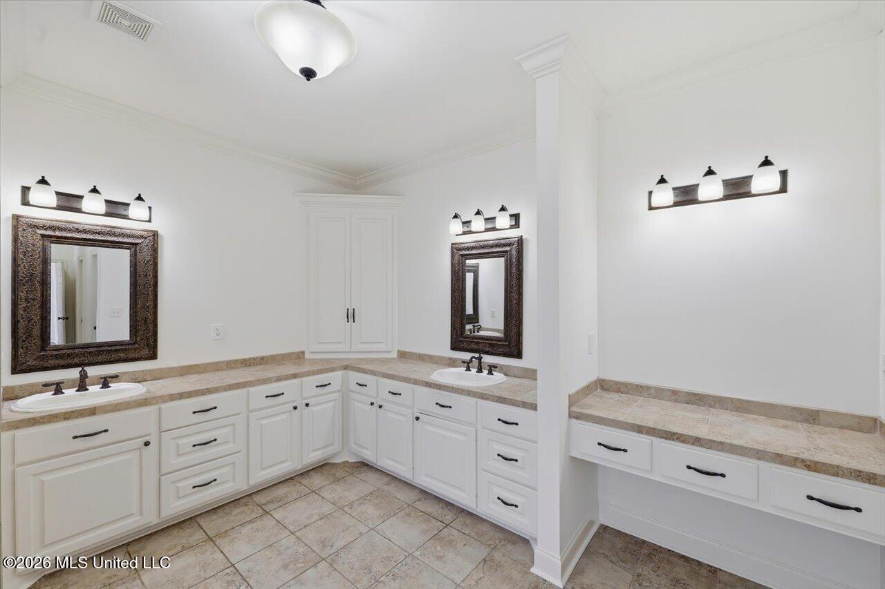 1015 Longwood Place Property Photo 31