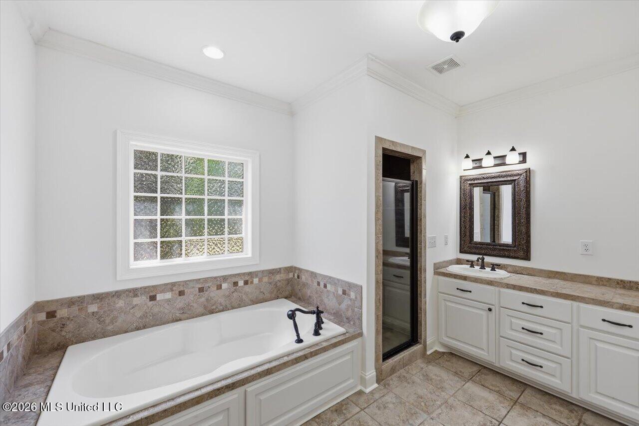 1015 Longwood Place Property Photo 32
